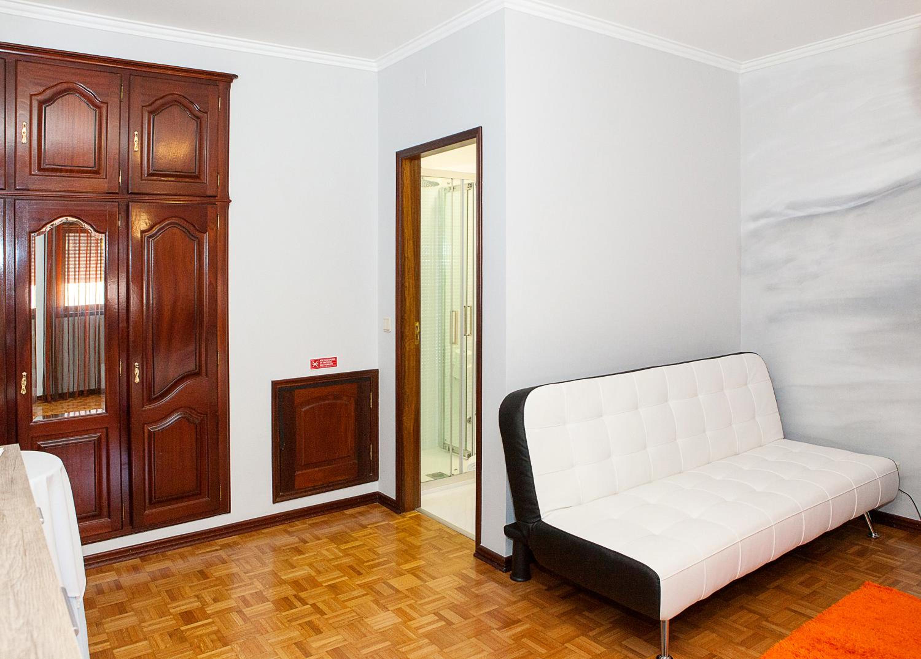 Suite with City View - Photo 5