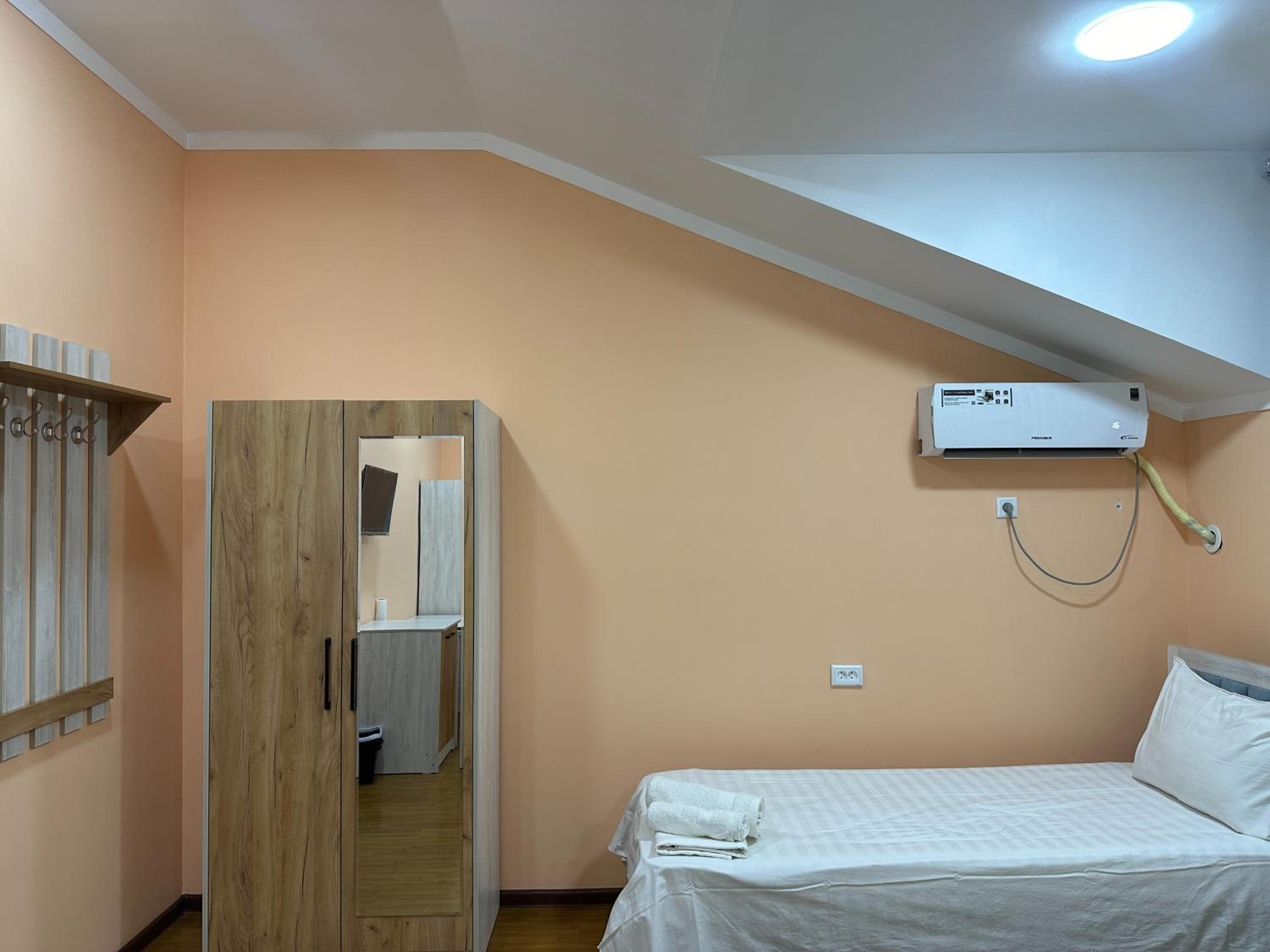 Budget Twin Room photo 3