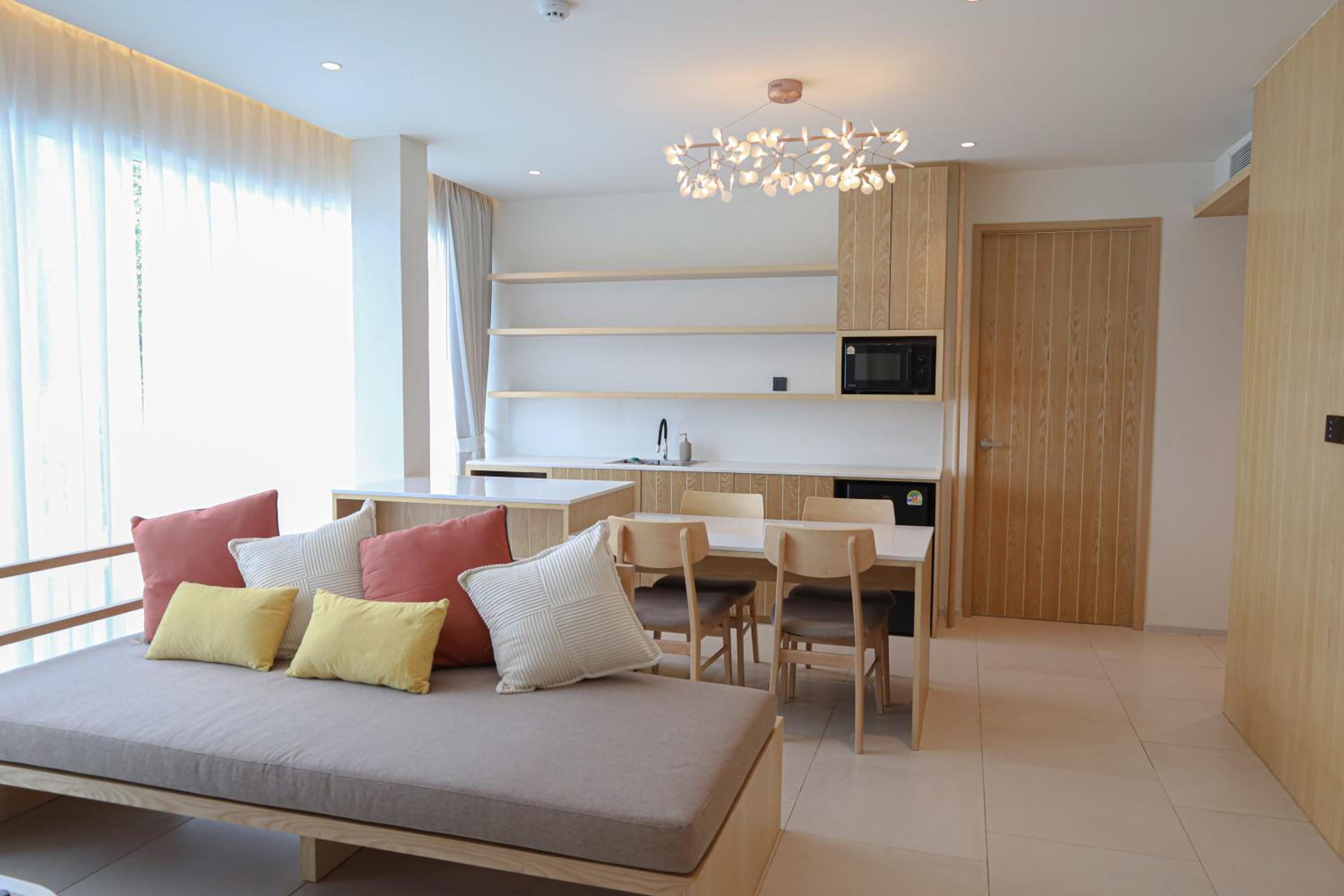 Executive Suite - Photo 1