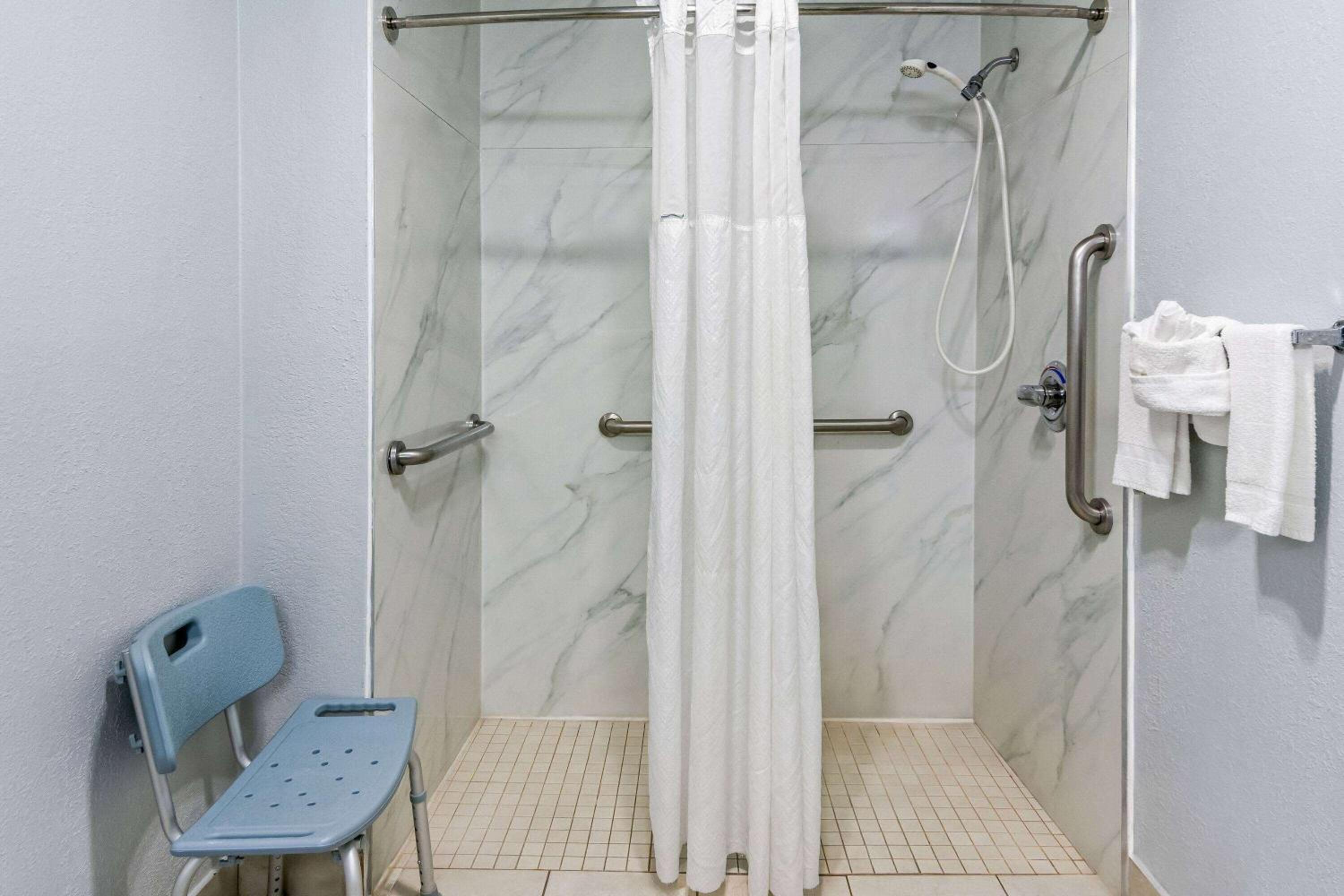 King Room with Roll-In Shower - Mobility/Hearing Accessible - Non-Smoking - Photo 1