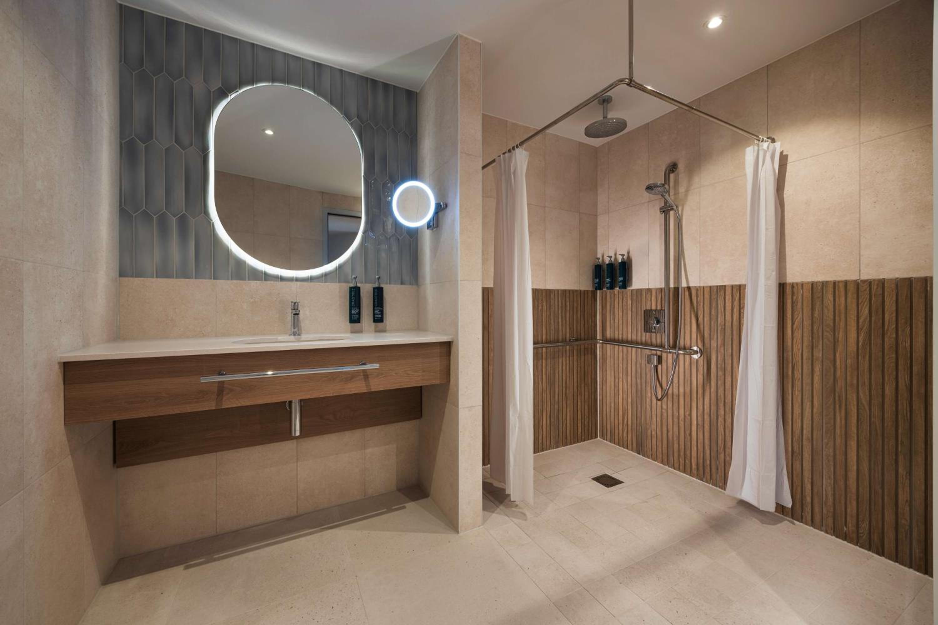 King Junior Suite - Mobility Access