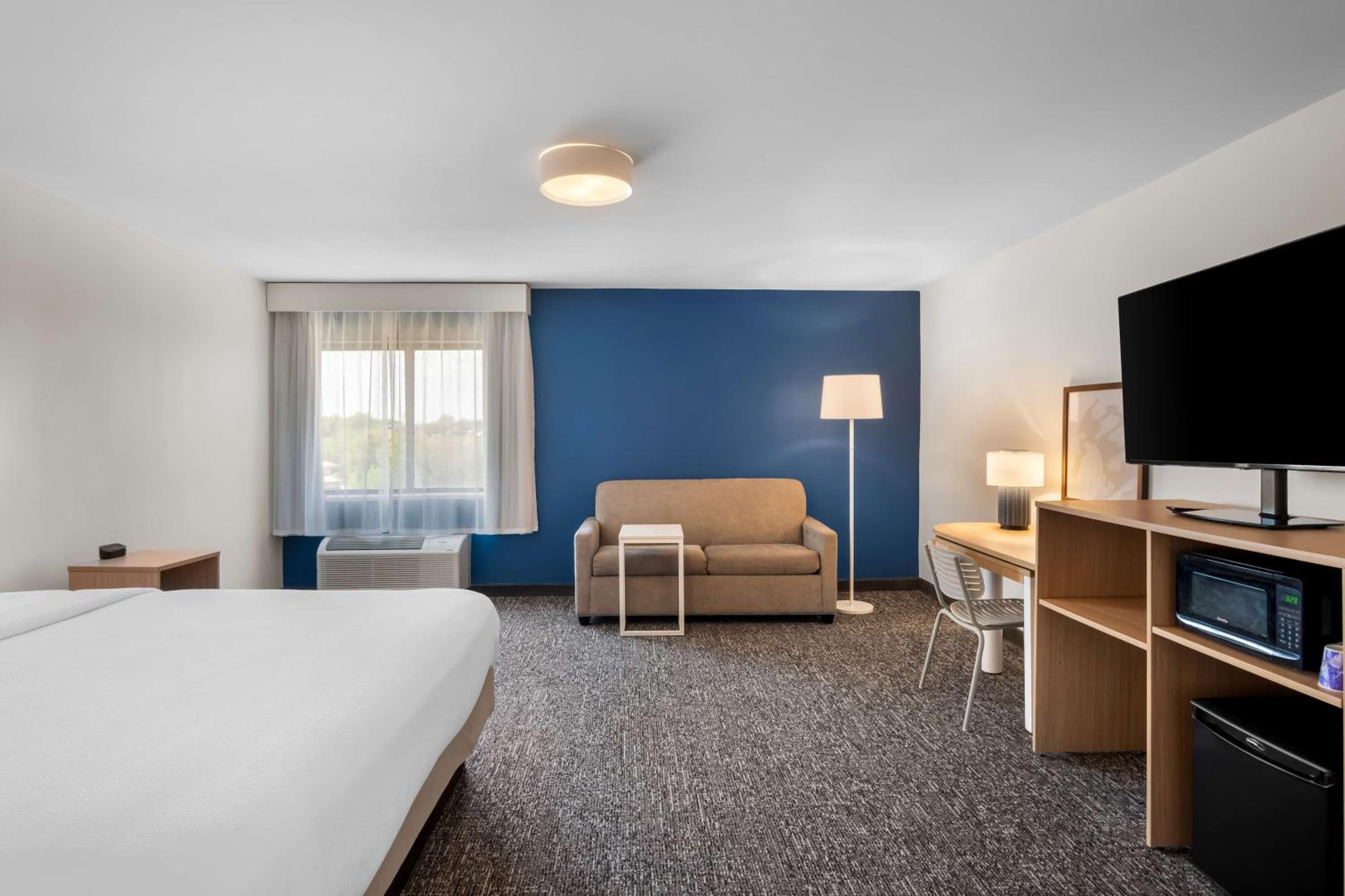 King Room with Sofa Bed - Non-Smoking at Spark By Hilton Grapevine DFW North in Grapevine