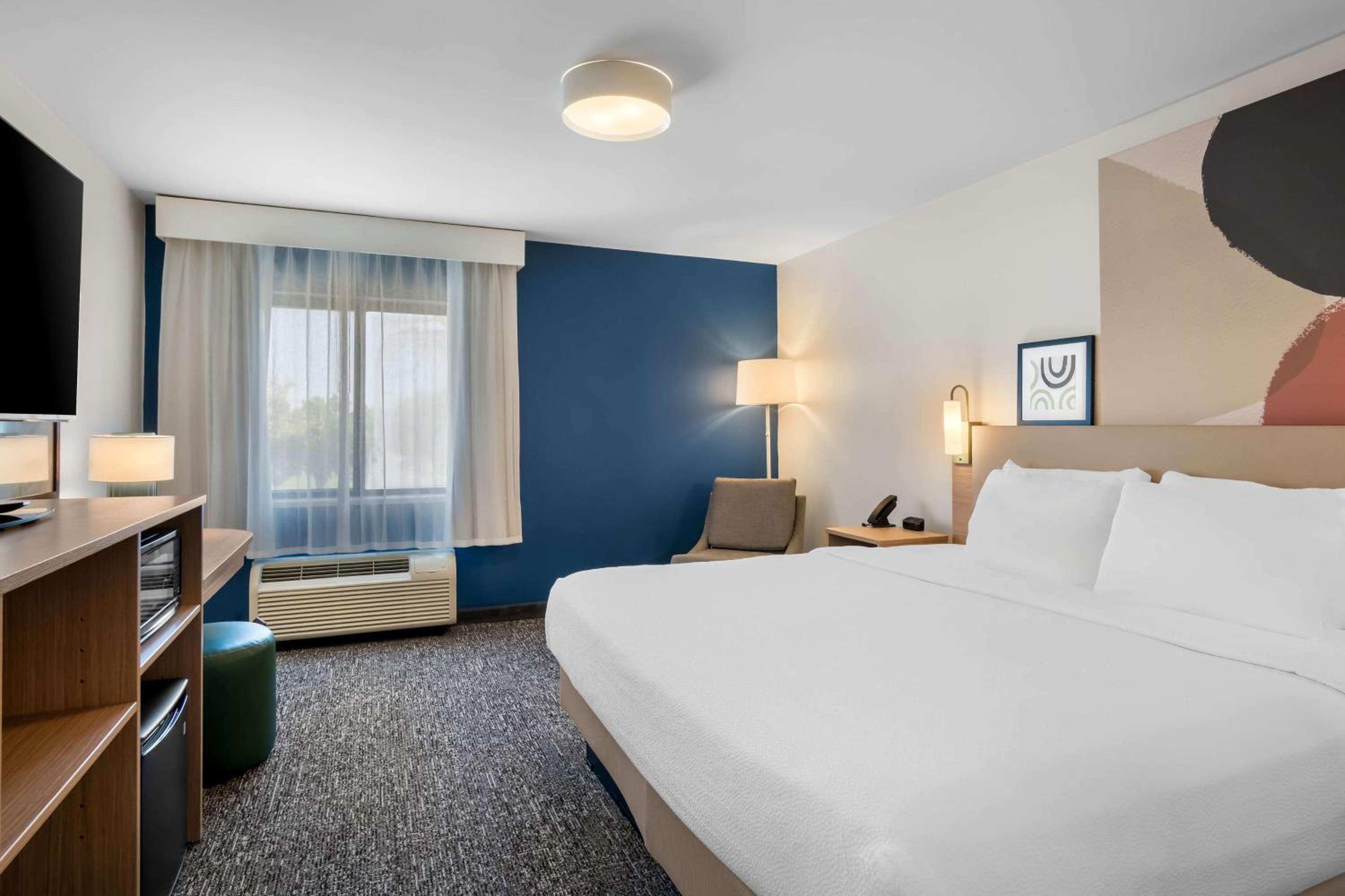 King Room at Spark By Hilton Grapevine DFW North in Grapevine