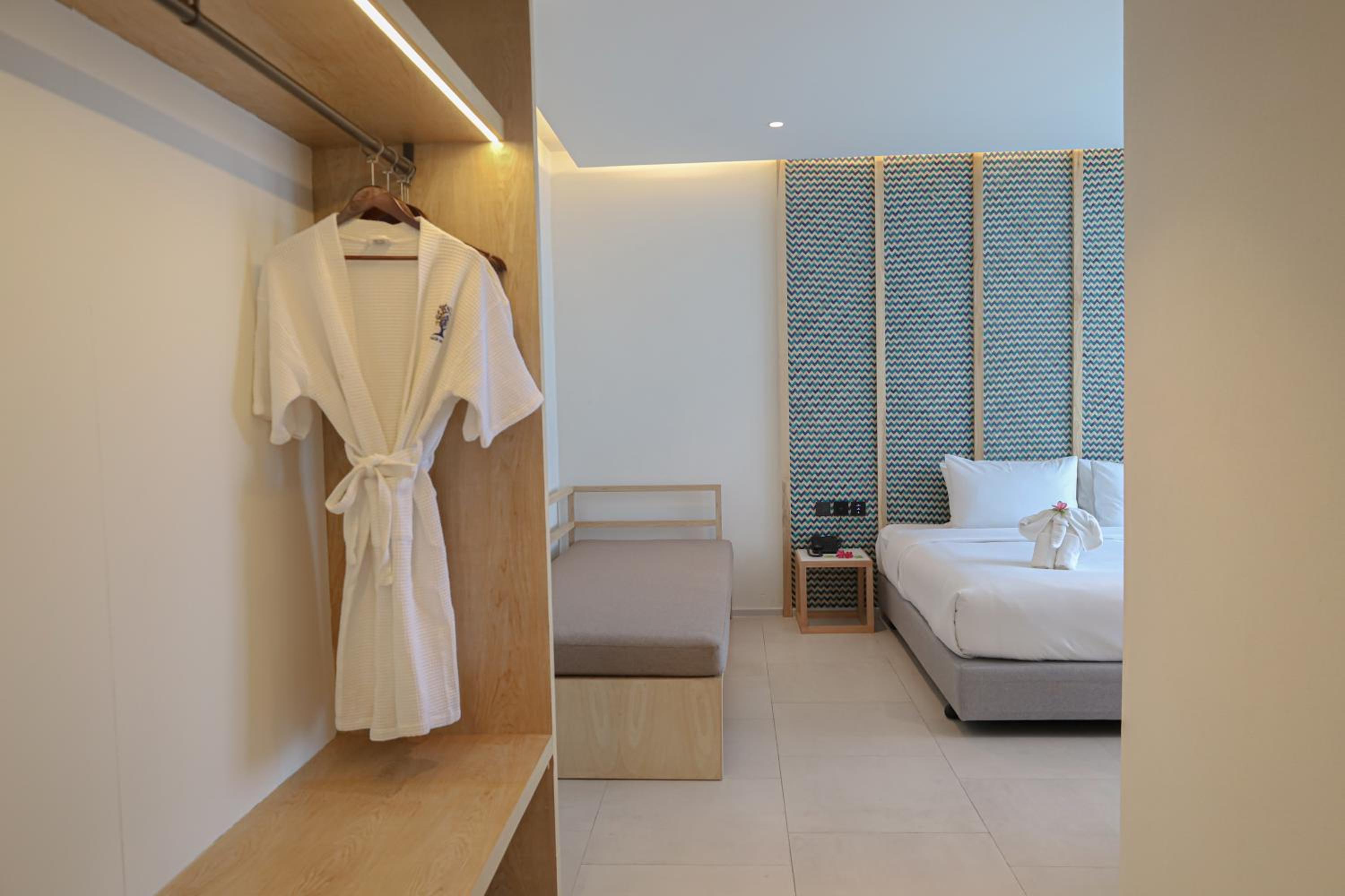 Executive Suite - Photo 3