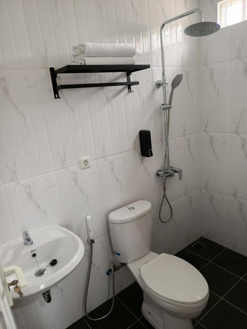 Suite - Photo 3