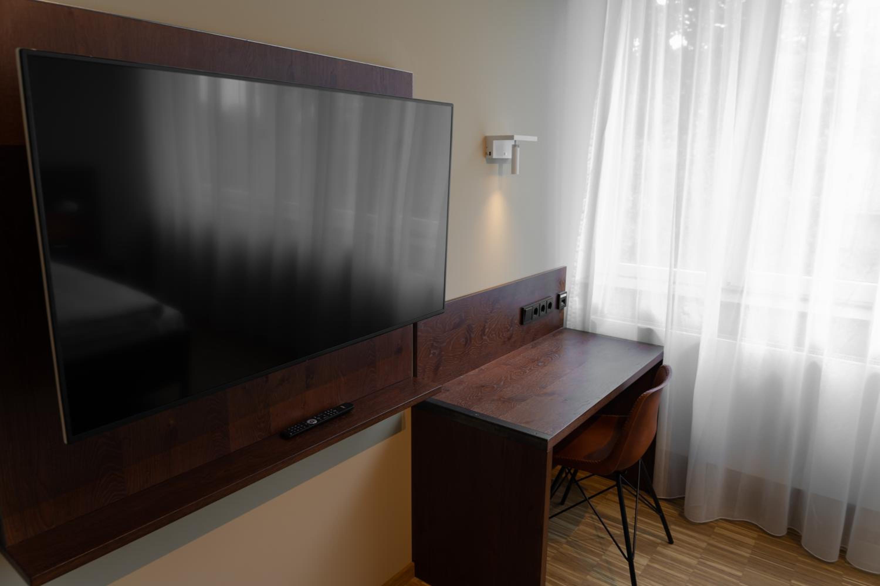 Deluxe Junior Suite - Photo 11