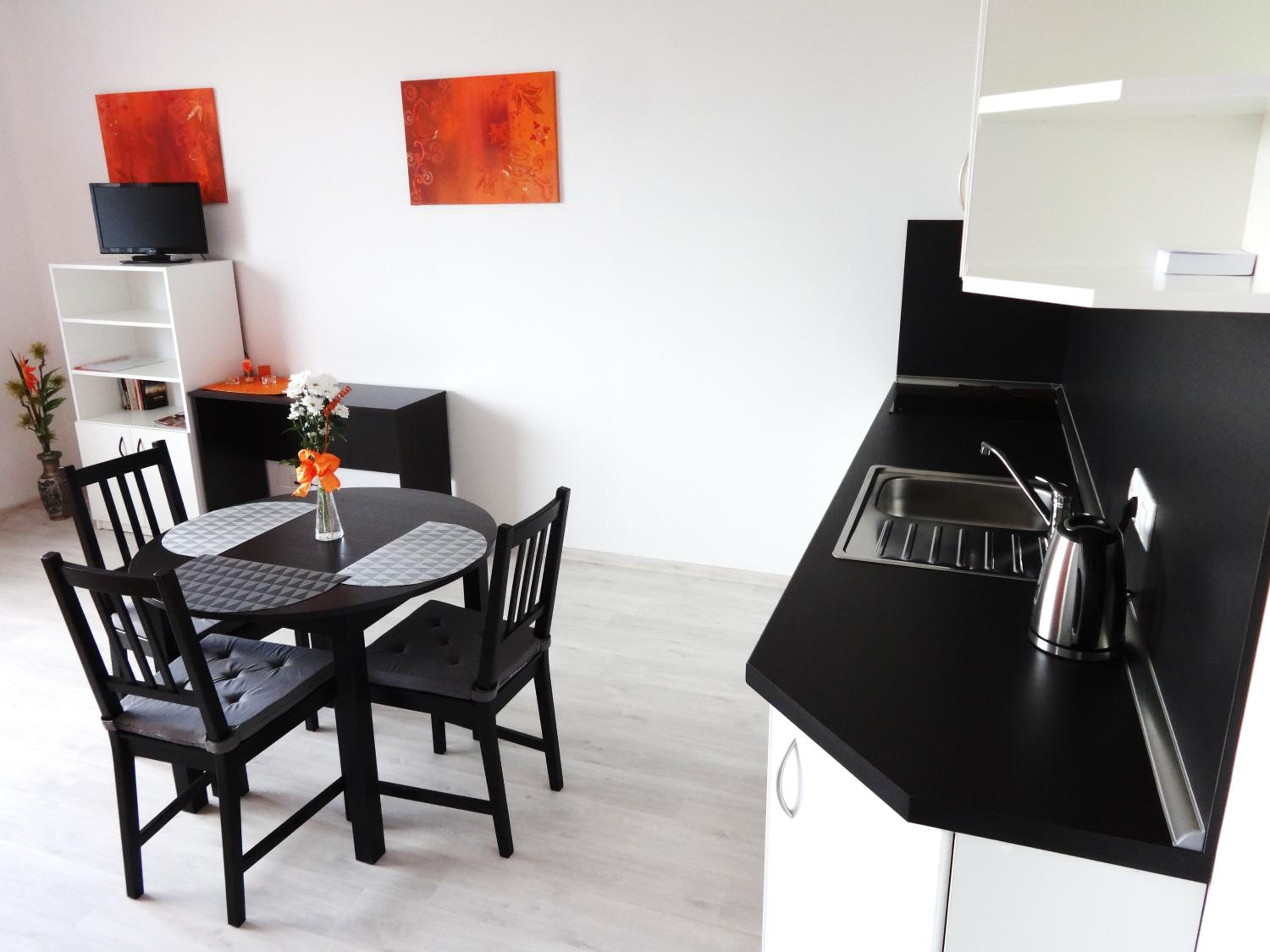 Studio with Balcony - Photo 8