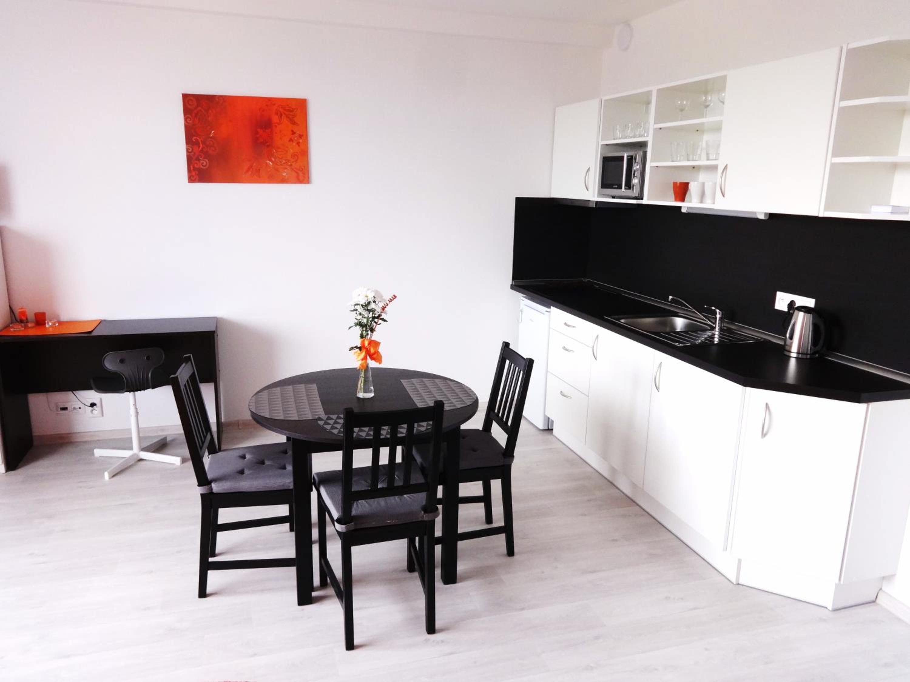Studio with Balcony - Photo 10