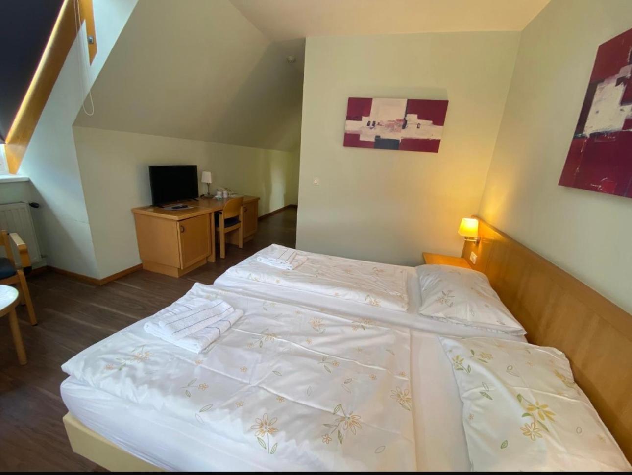 Budget Double Room photo 2