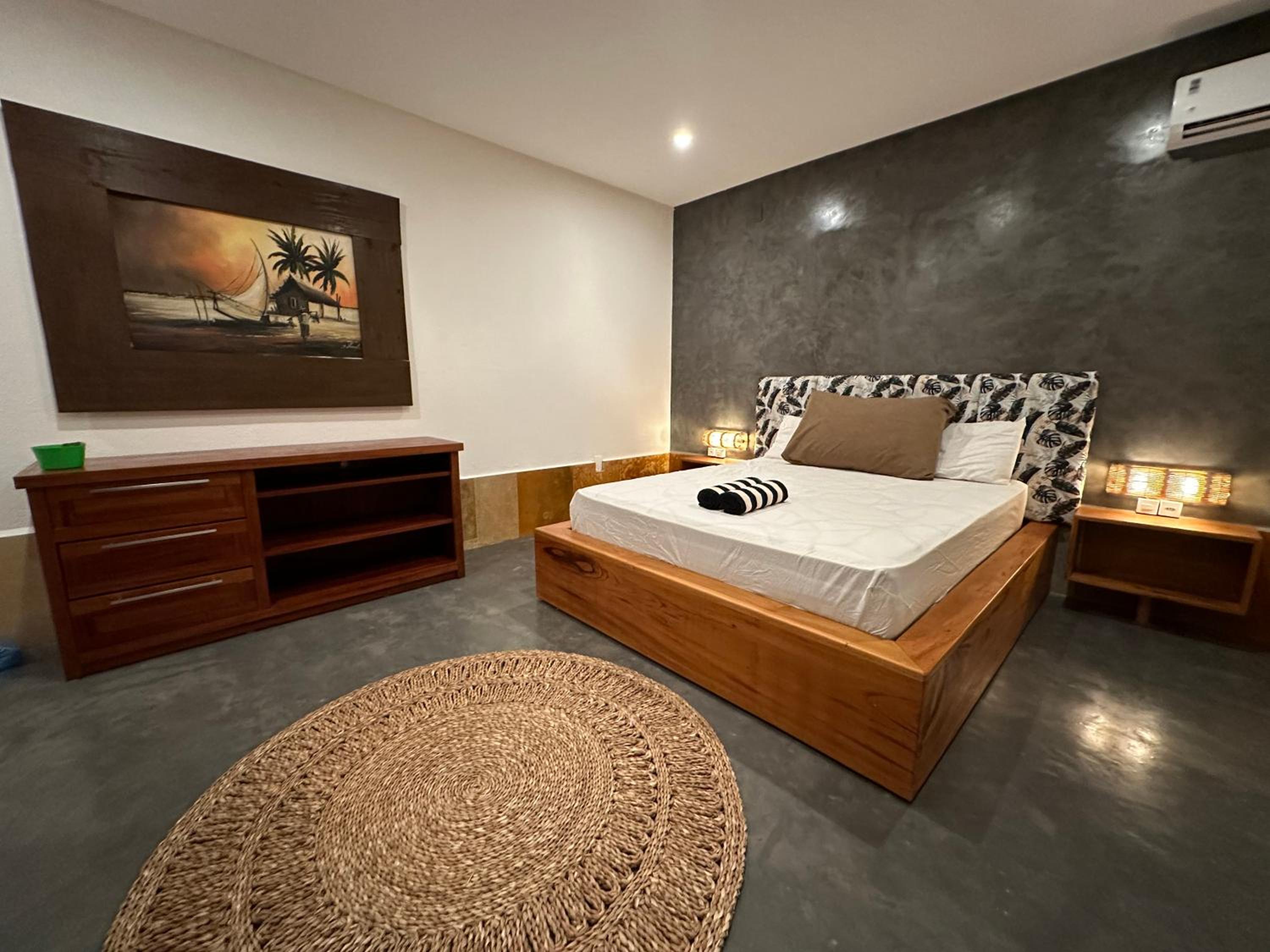 Standard Queen Room