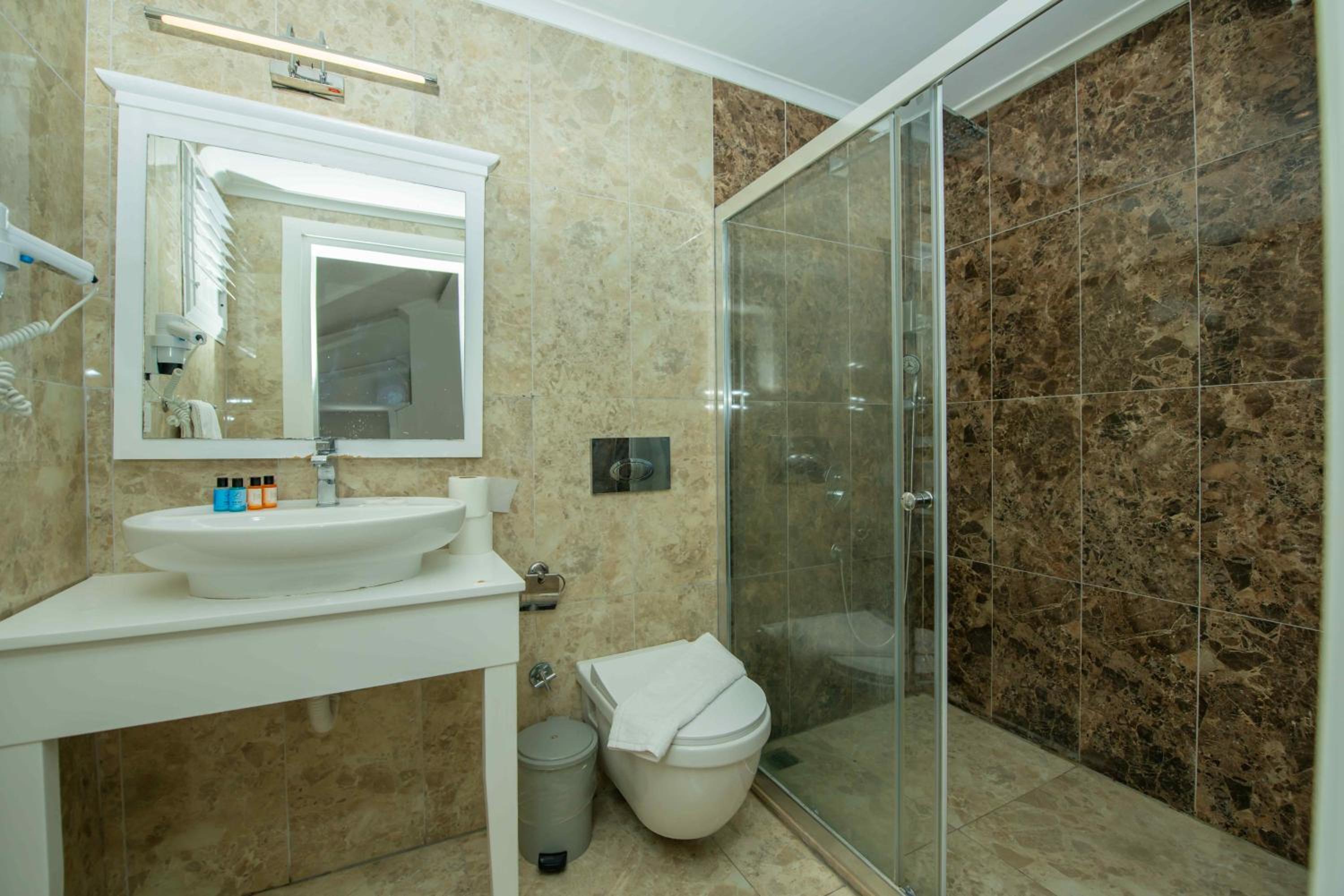 King Room with Spa Bath - Photo 5