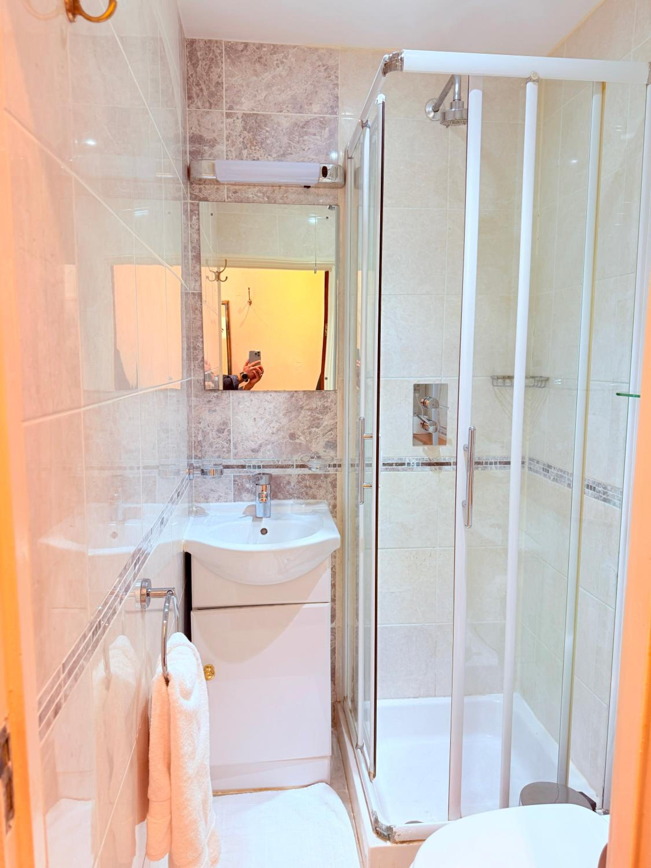 Deluxe Double Room En-suite photo 1