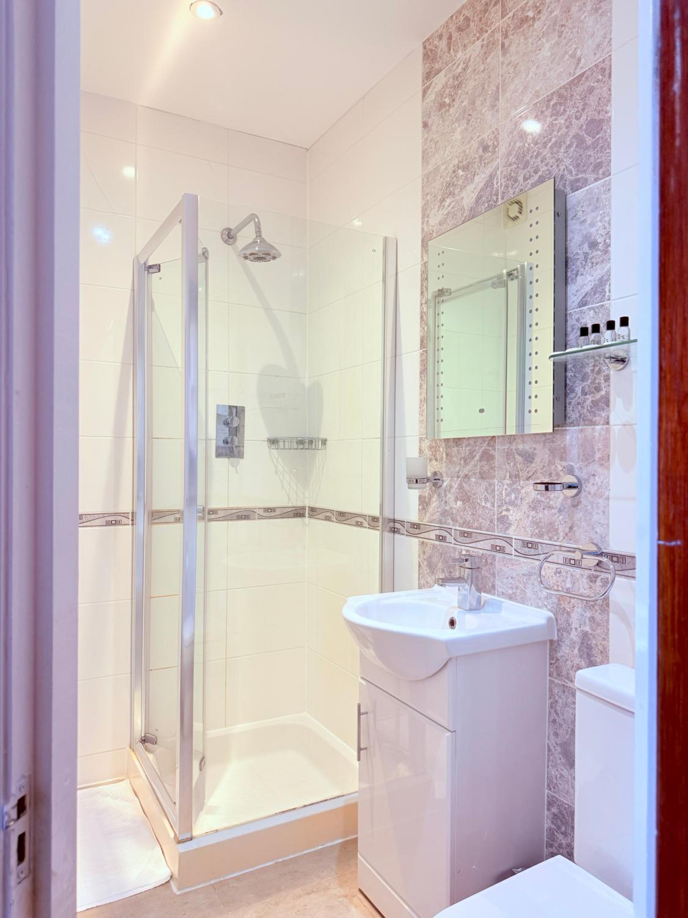 Deluxe Double Room En-suite photo 2