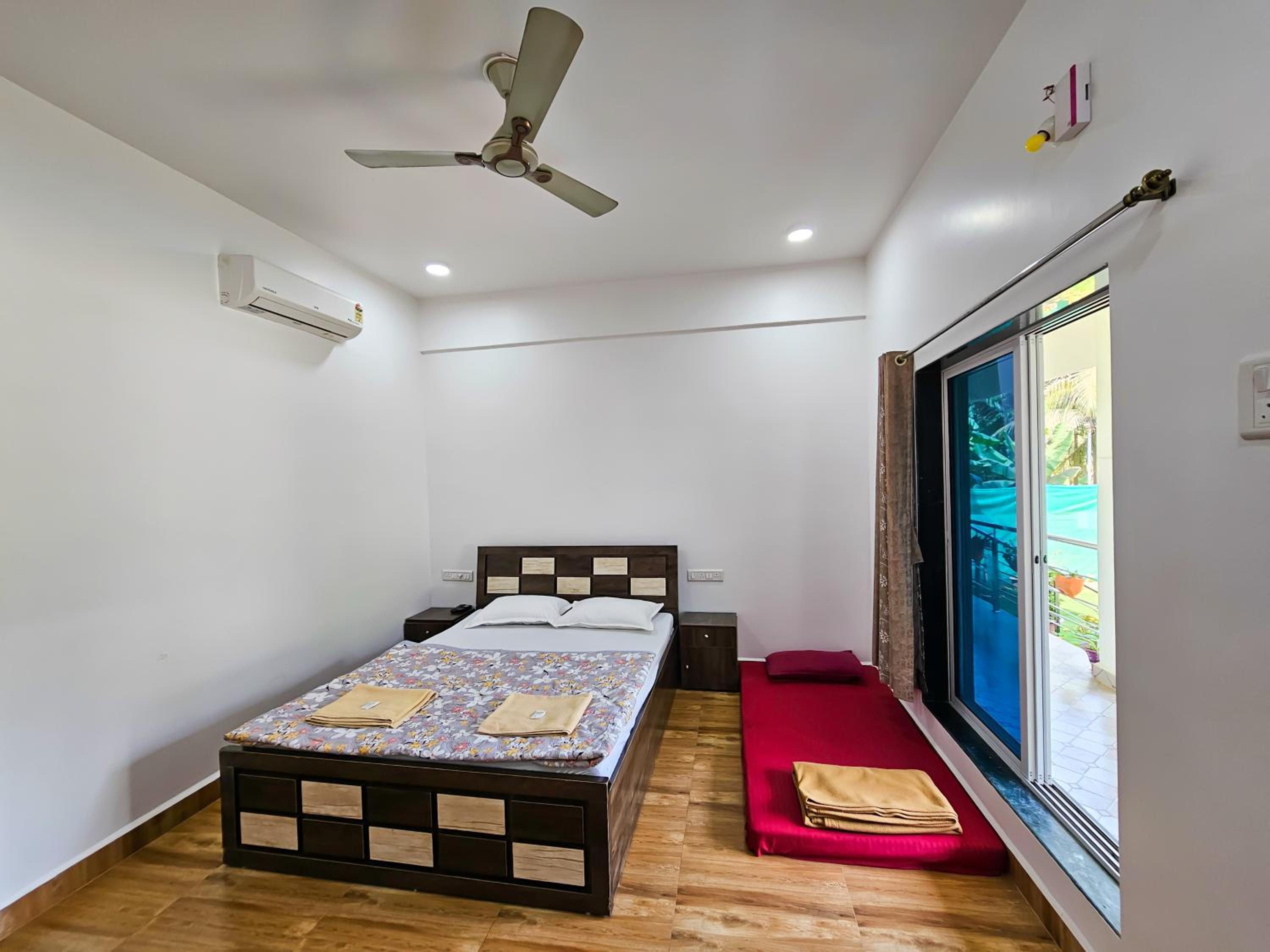 Family Room with Garden View