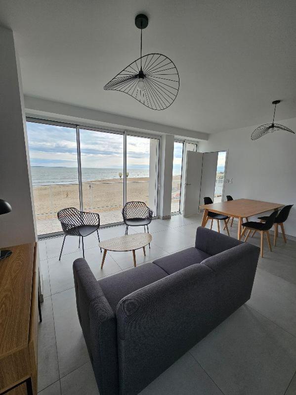 Three-Bedroom Villa photo 2