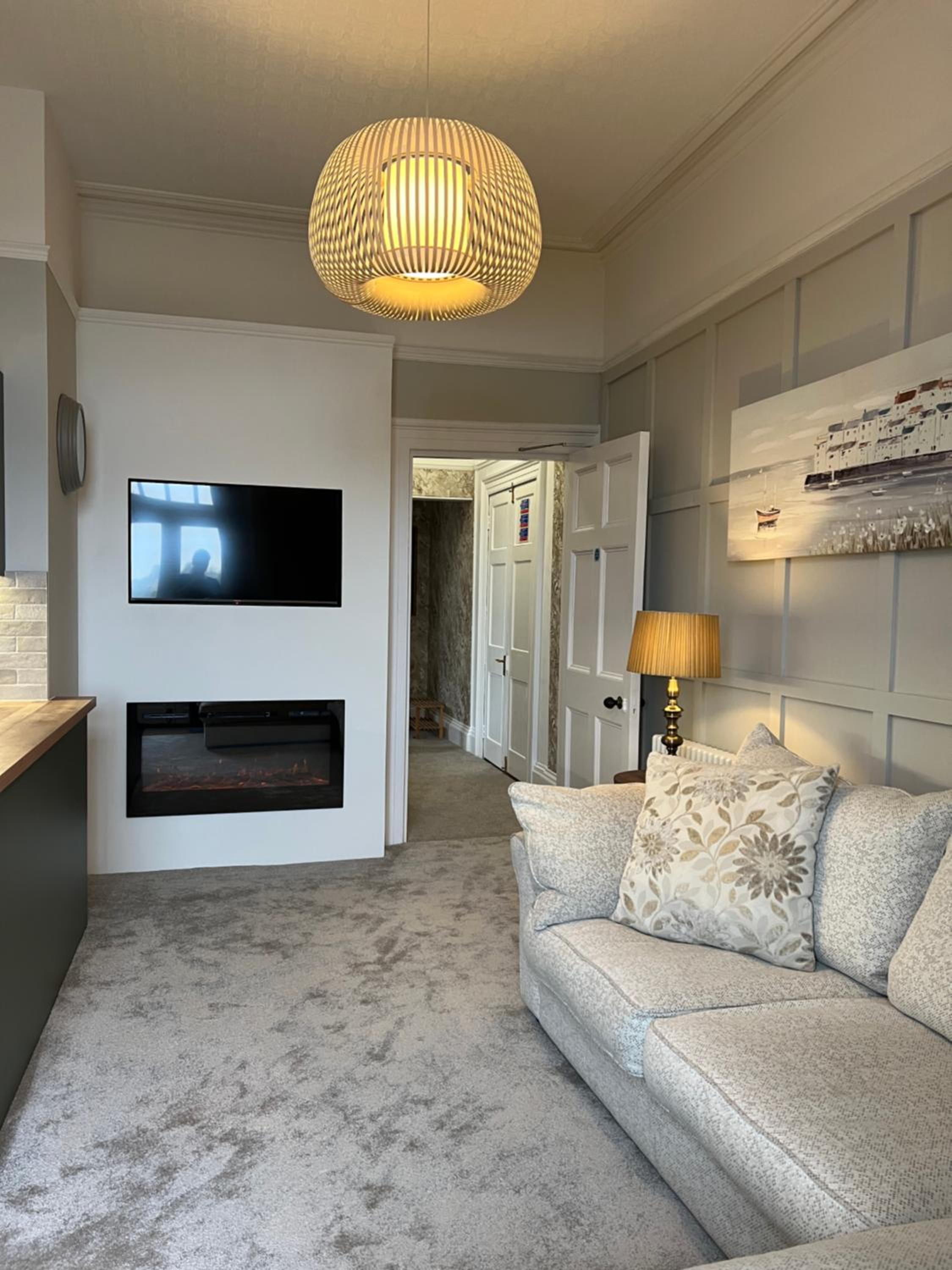 One-Bedroom Apartment with Balcony and Sea View - Photo 14