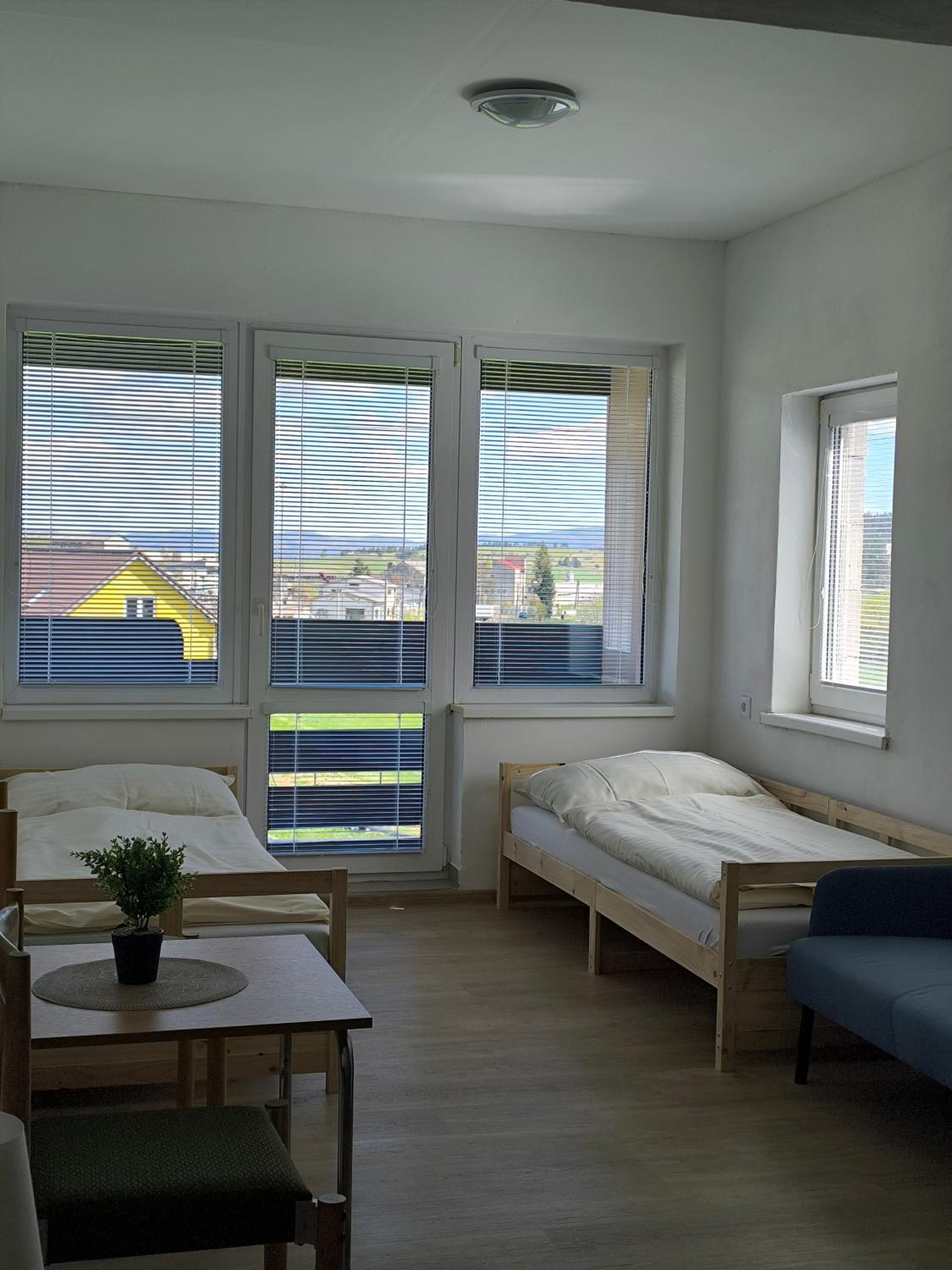 6-Bed Mixed Dormitory Room photo 3