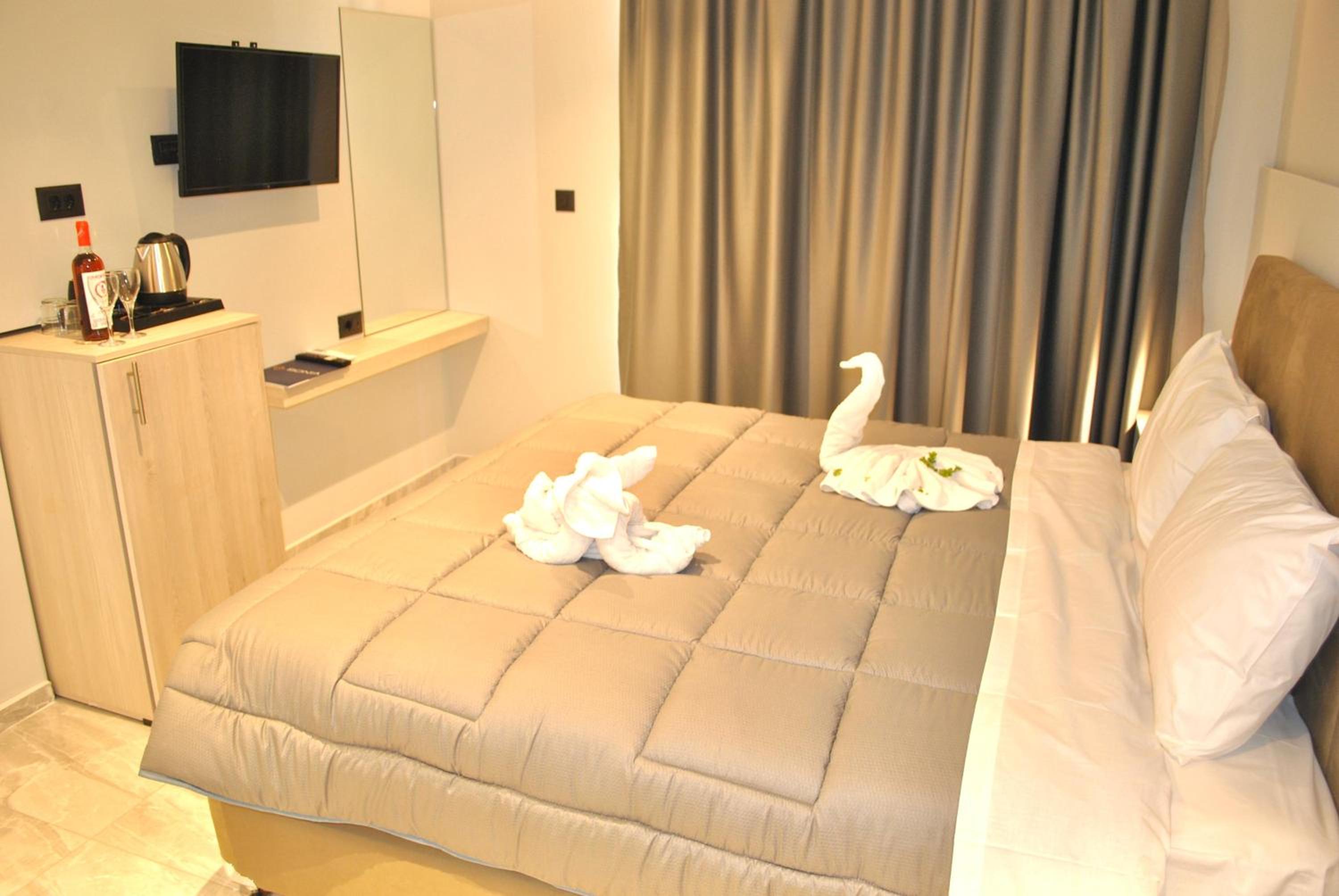 Deluxe Double or Twin Room with Balcony - Photo 2
