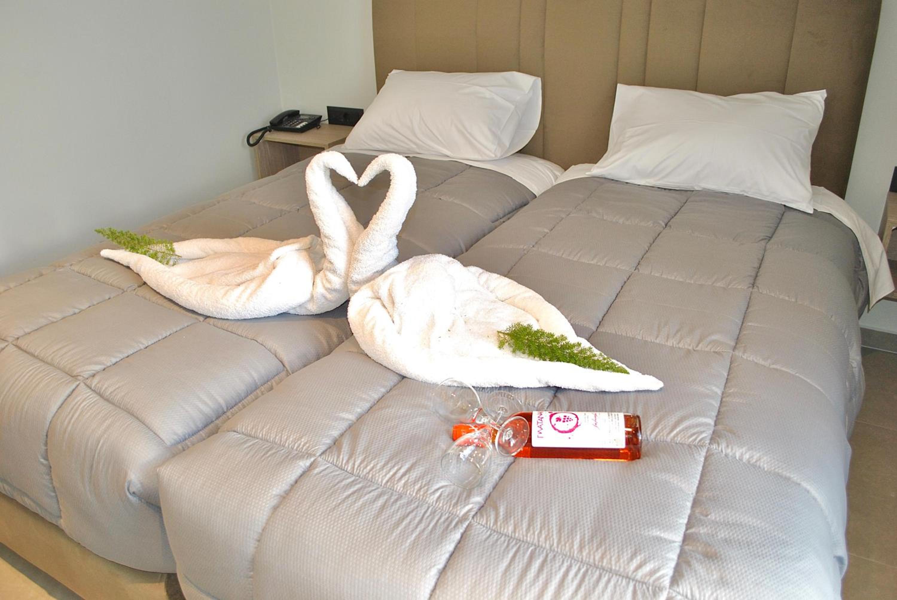 Deluxe Double or Twin Room with Balcony - Photo 4