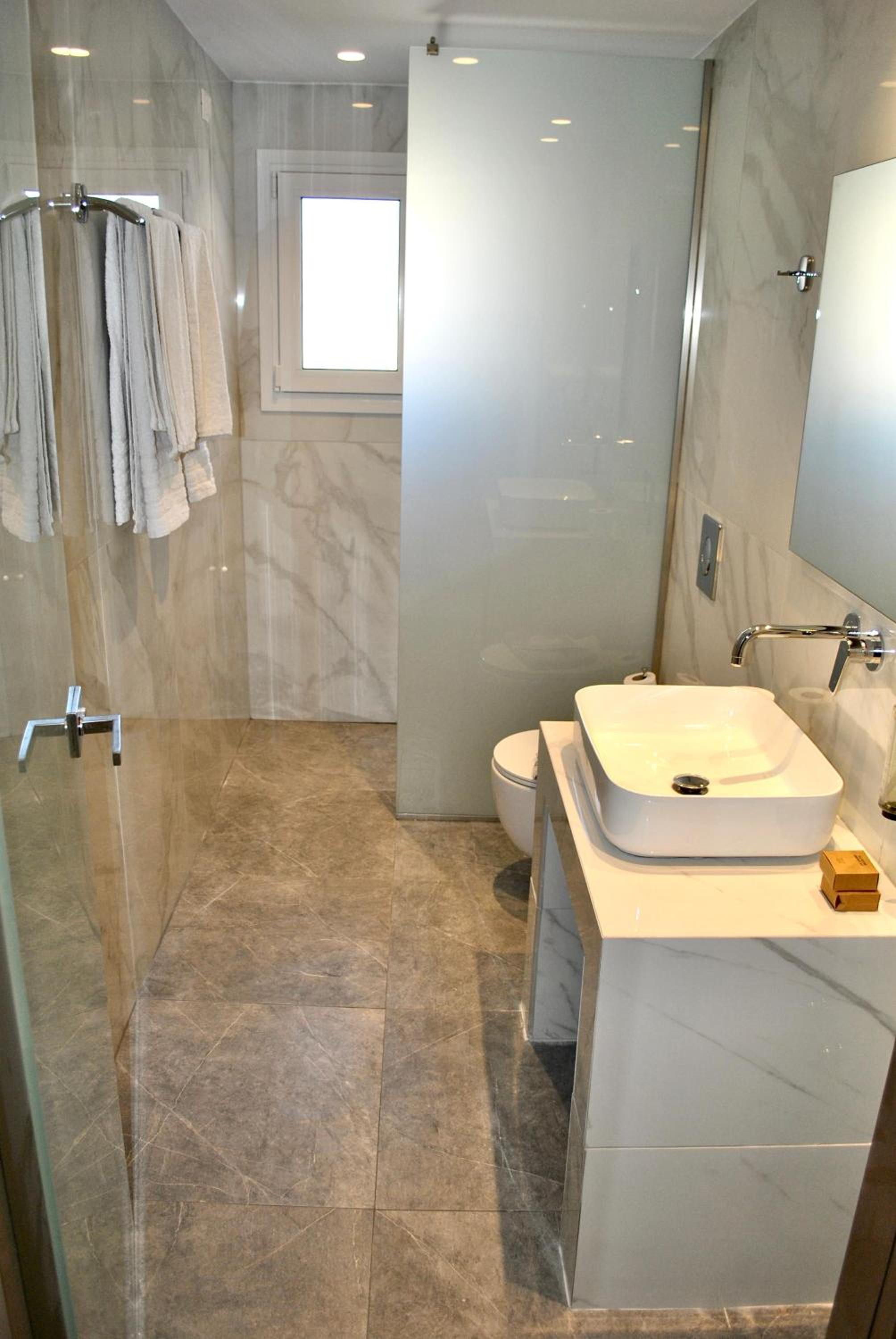 Deluxe Double or Twin Room with Balcony - Photo 5