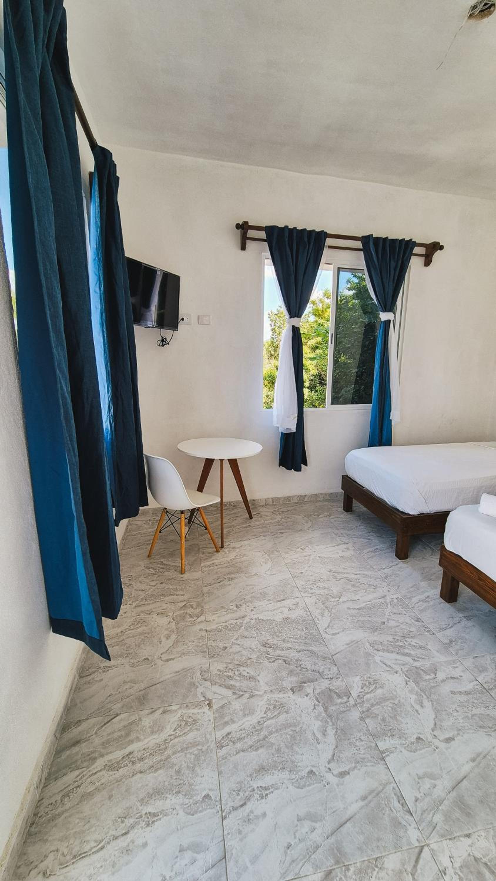 Twin Room - Photo 13