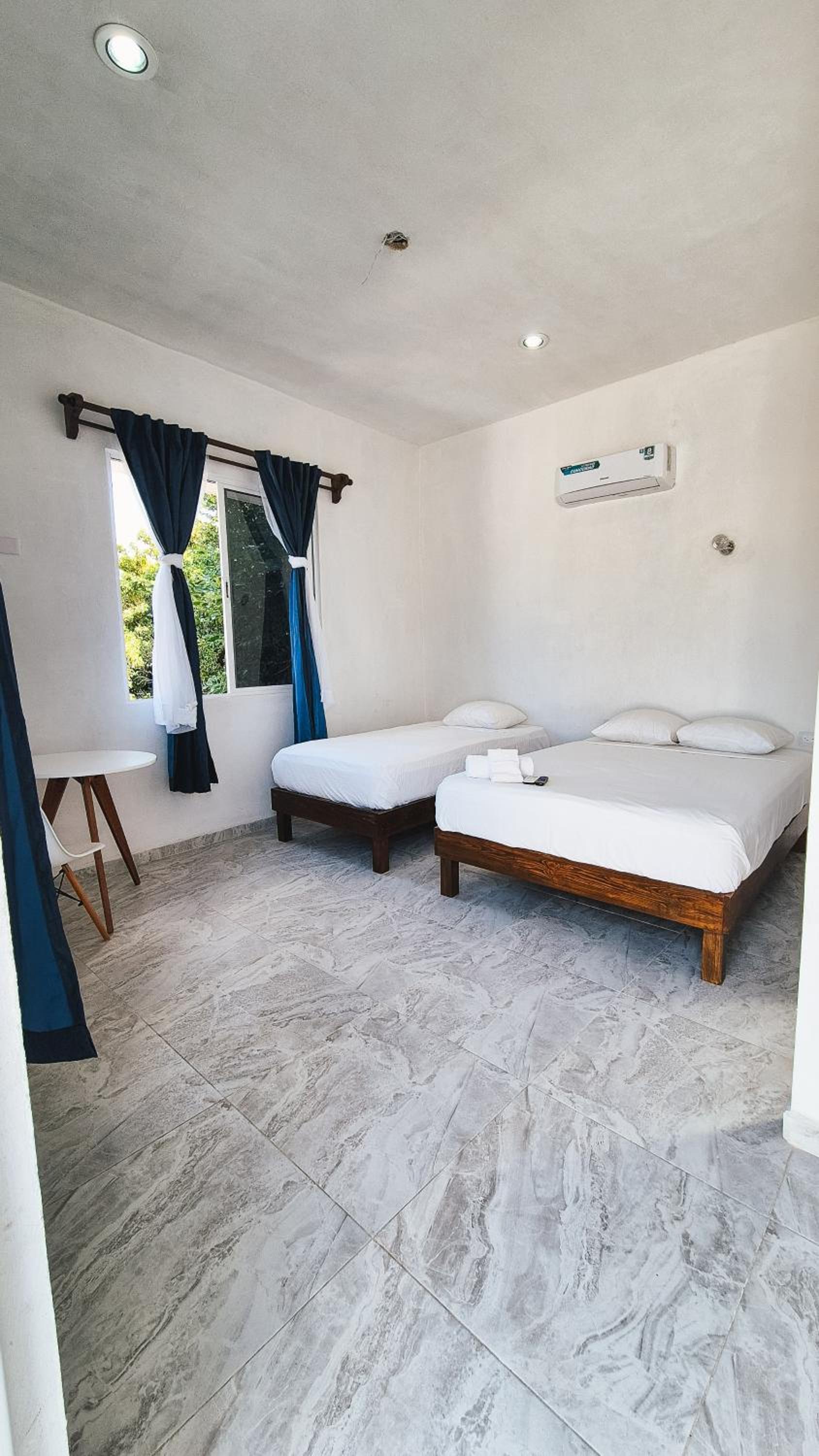Twin Room - Photo 14