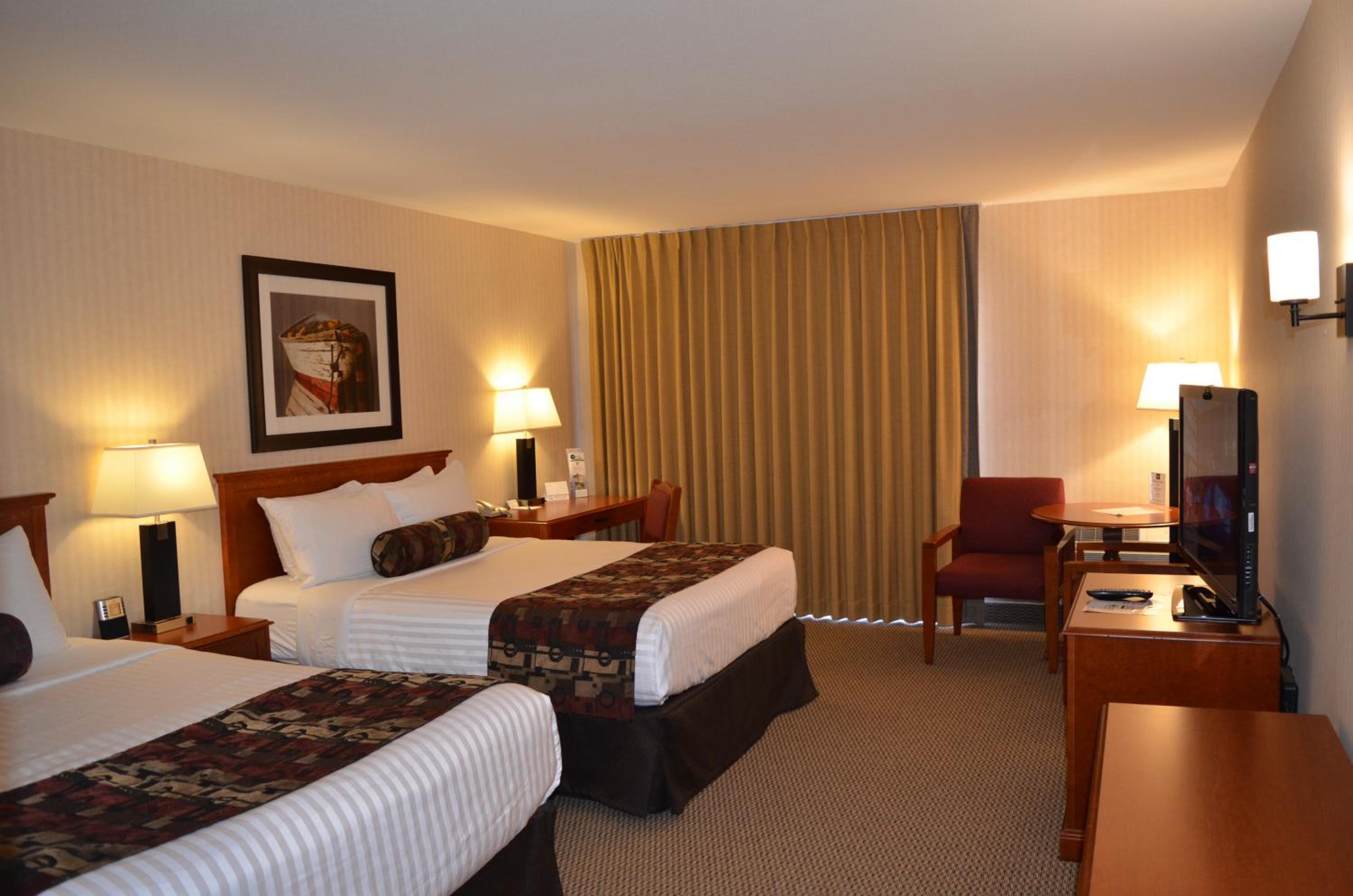 Queen Room with Two Queen Beds with Lake View - Photo 1