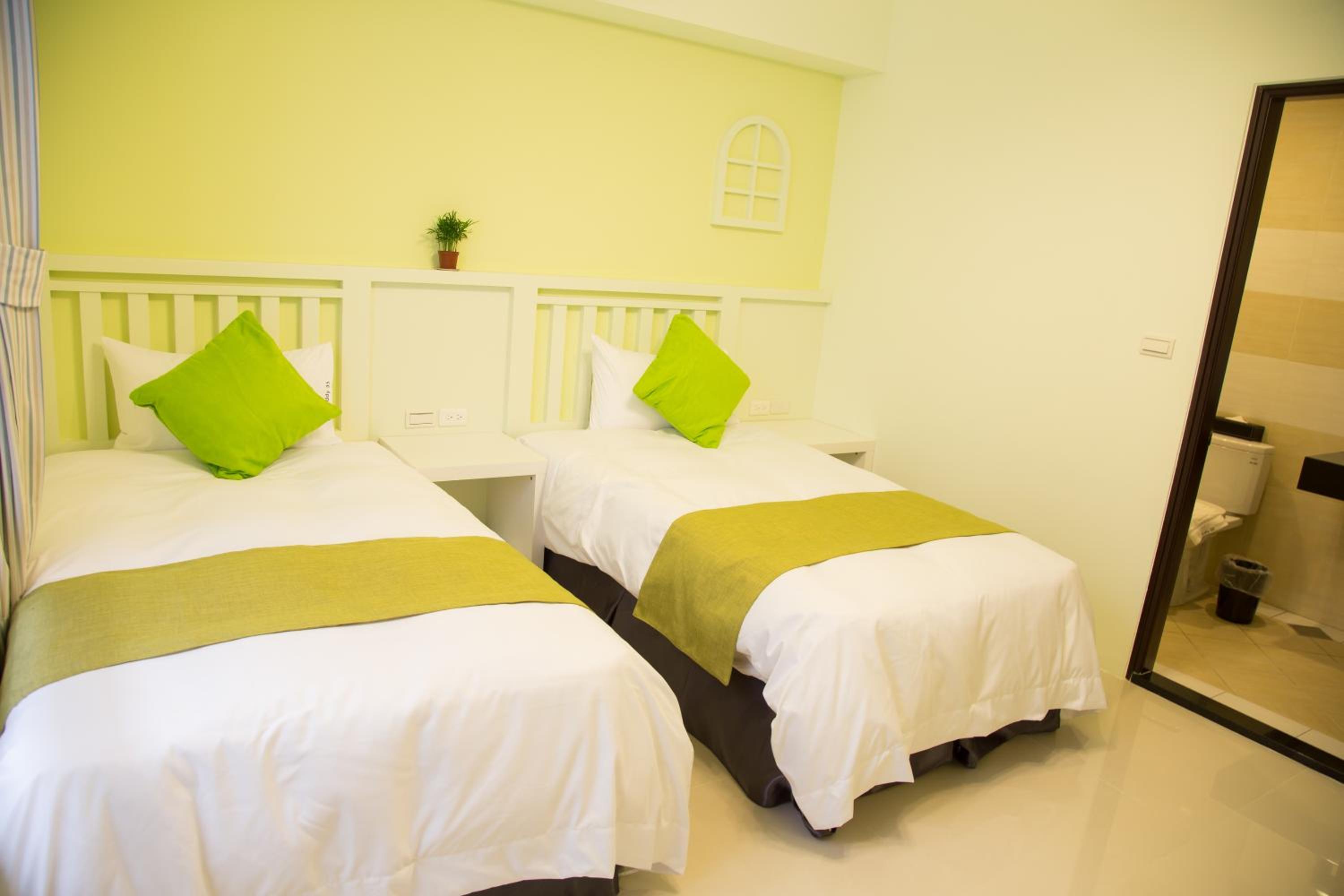 Standard Twin Room photo 2