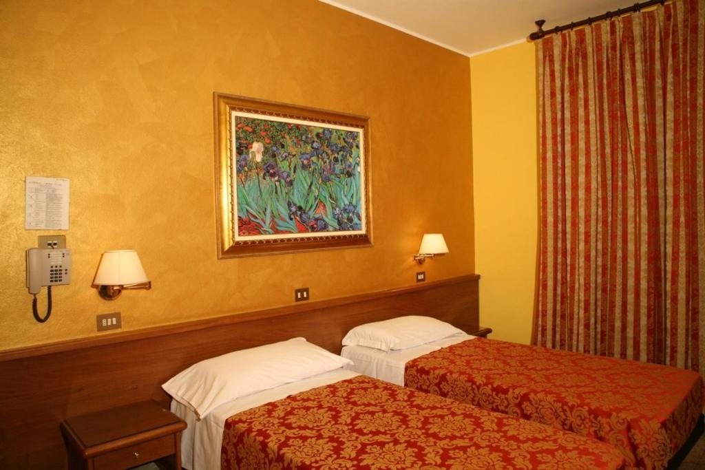 Double or Twin Room - Photo 6
