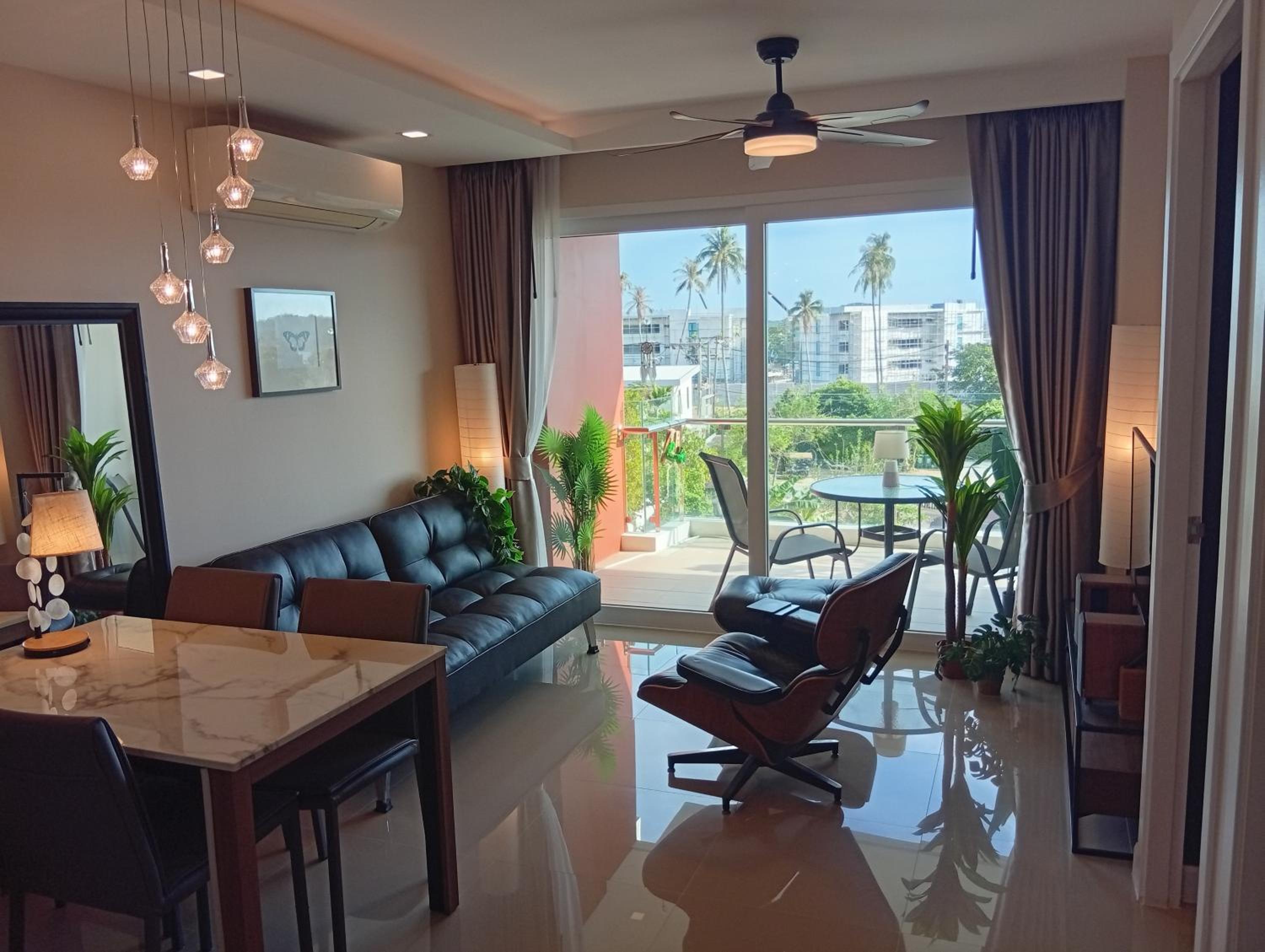 One-Bedroom Apartment with Sea View and Balcony