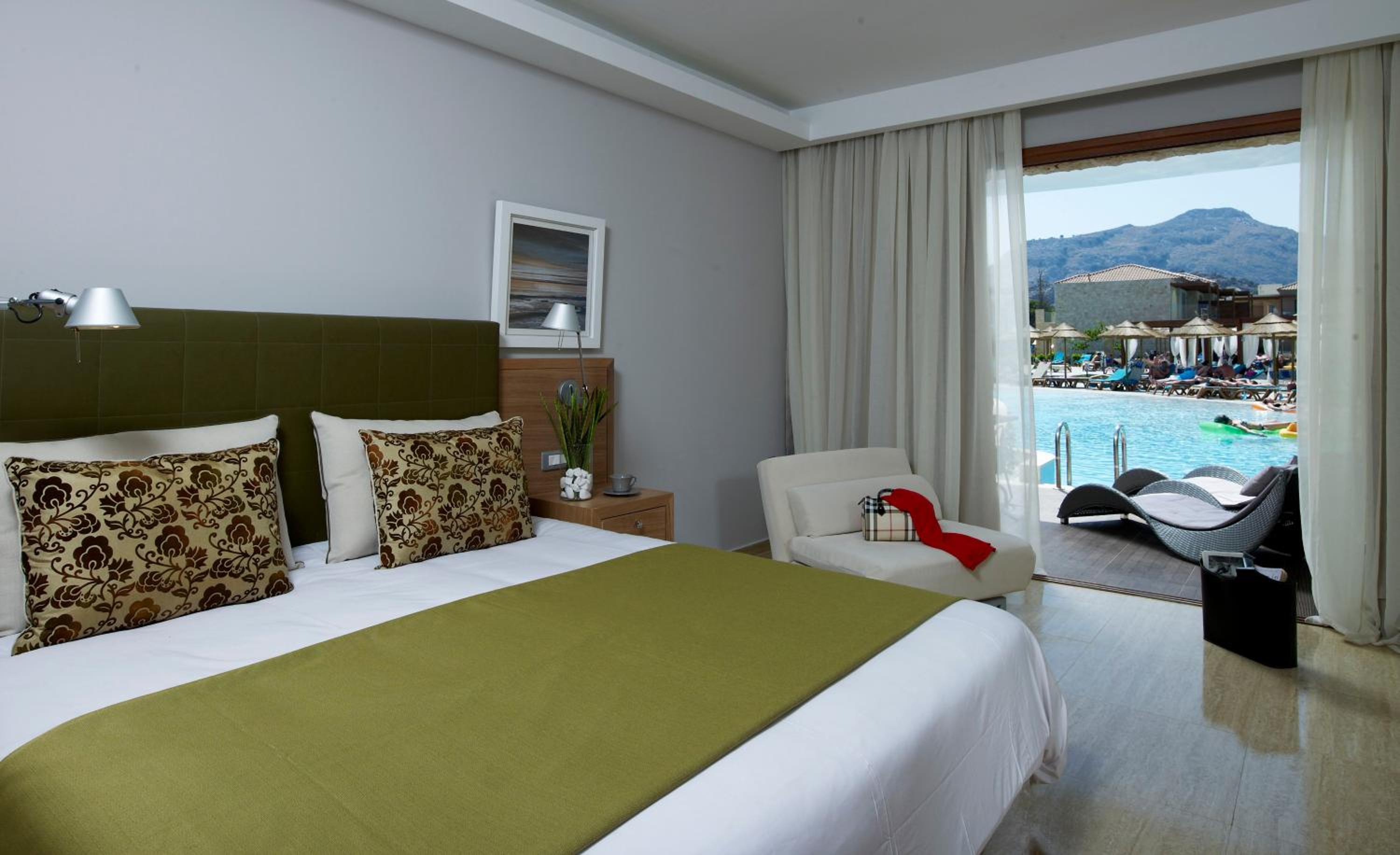Double Room Swim Up Pool View (Relax or Active Area)