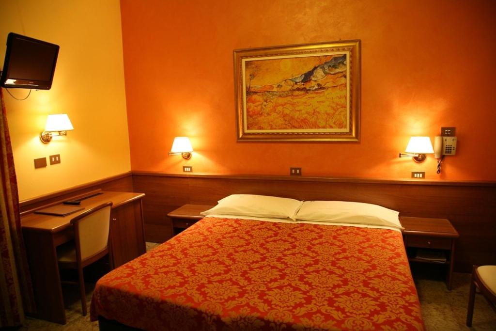Double or Twin Room - Photo 1
