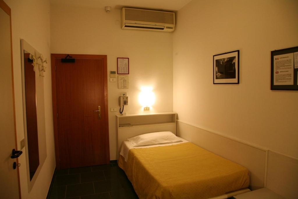 Single Room photo 3