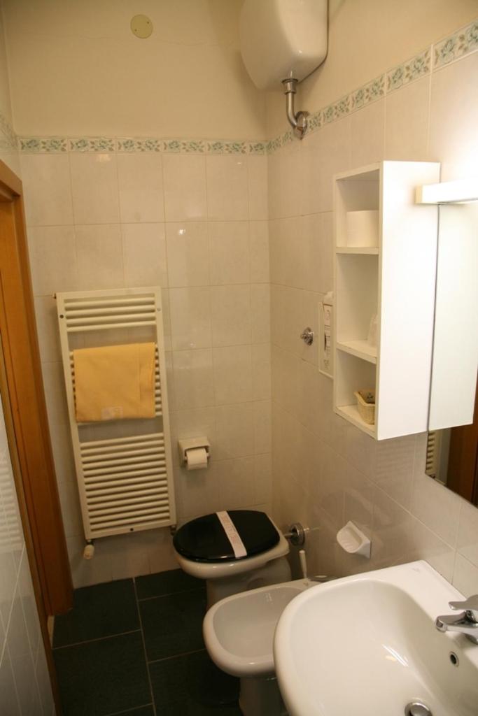 Double or Twin Room - Photo 10