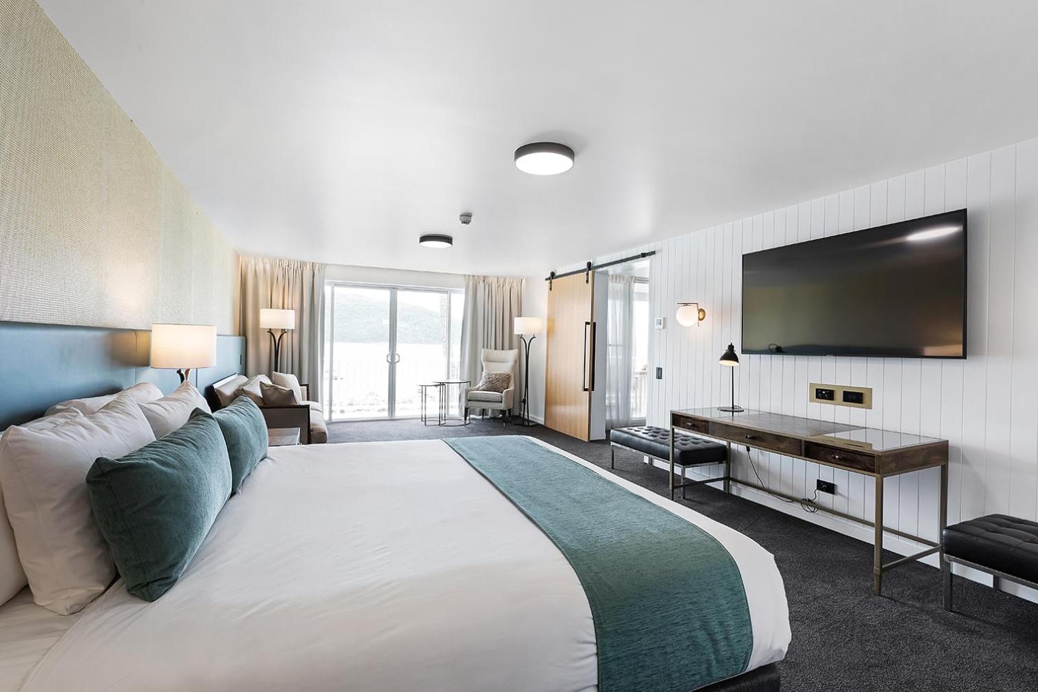 Vista King Suite - Inclusive of Return Ferry Transfers