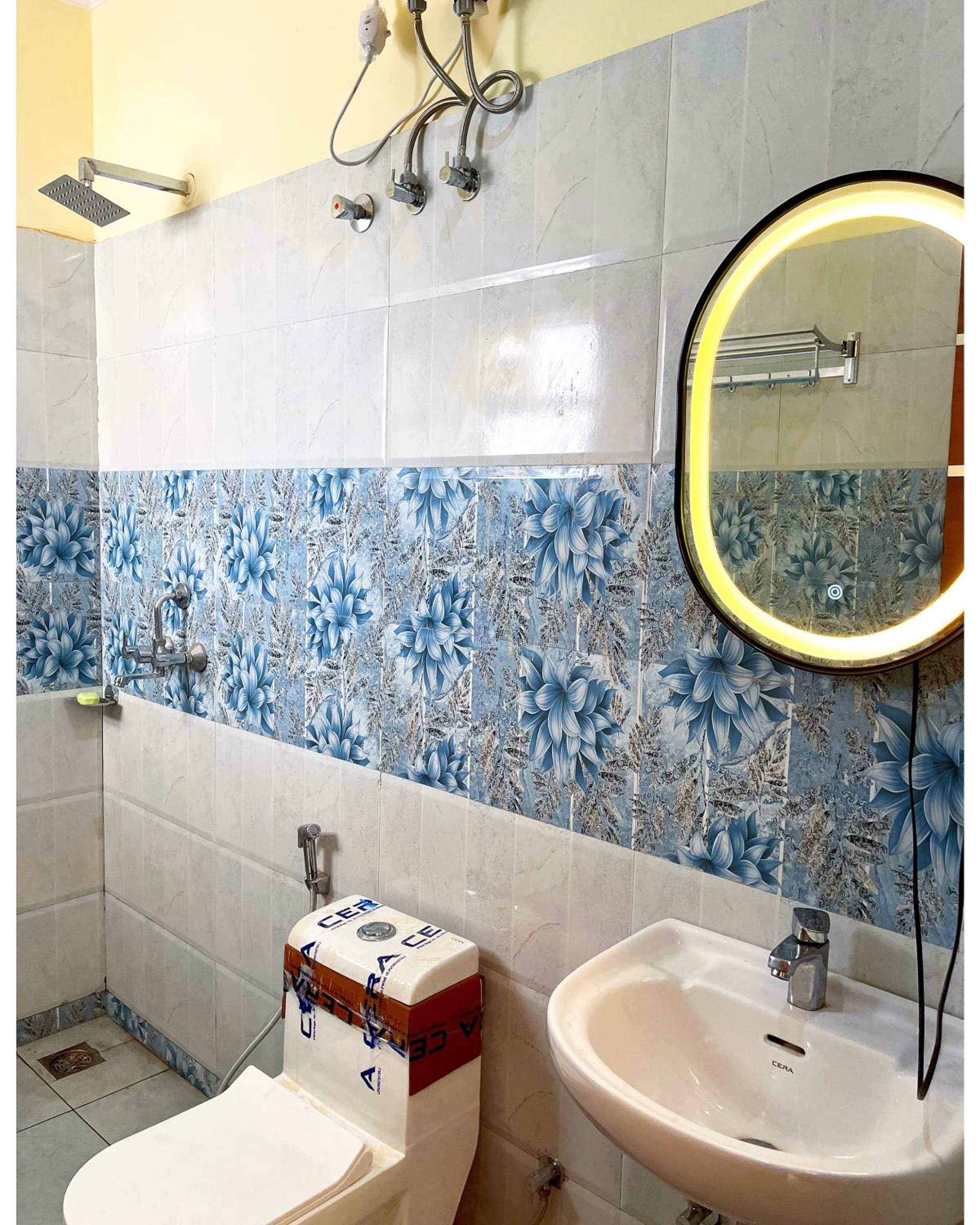 Deluxe Double Room with Balcony - Photo 13