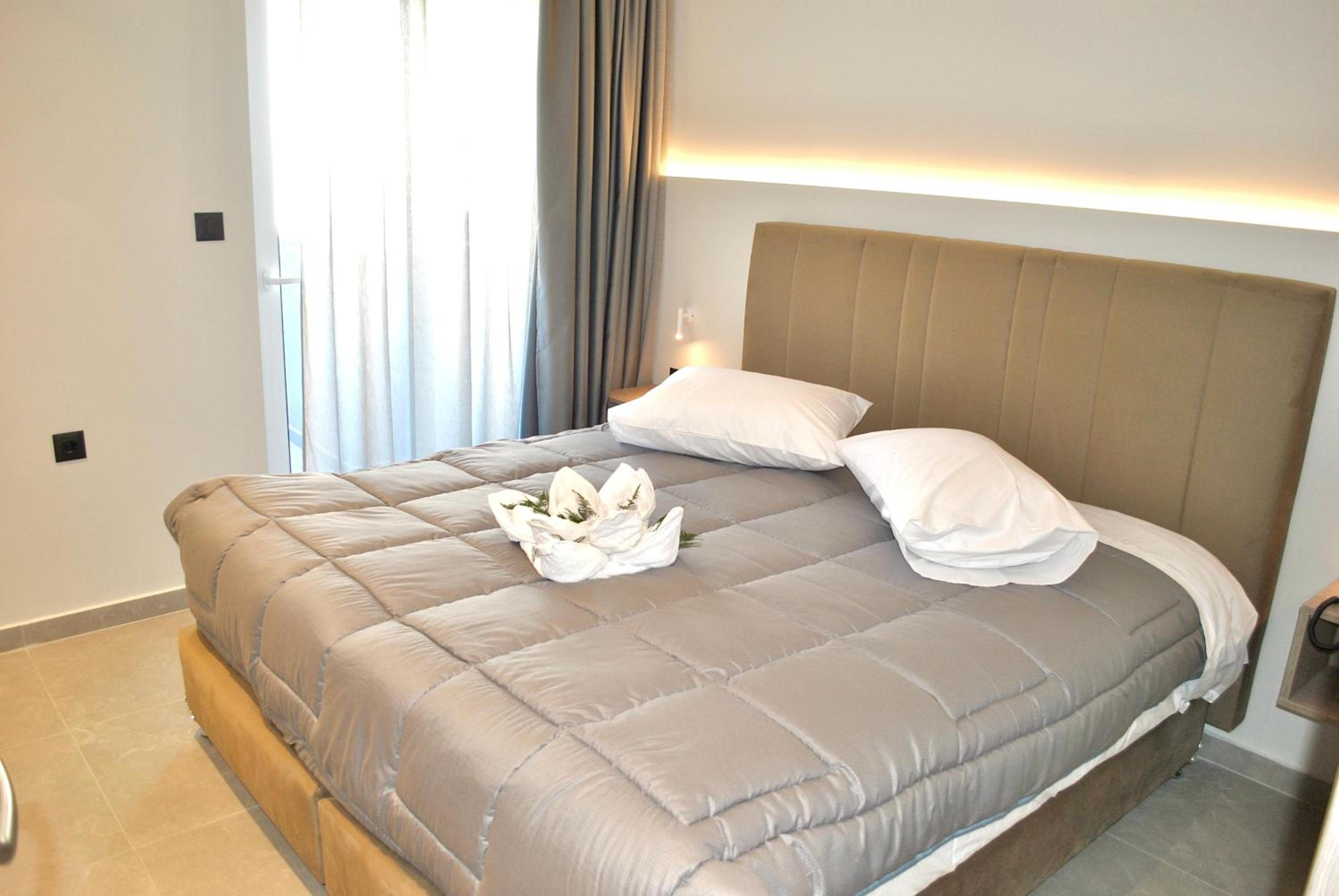 Deluxe Double or Twin Room with Balcony - Photo 6