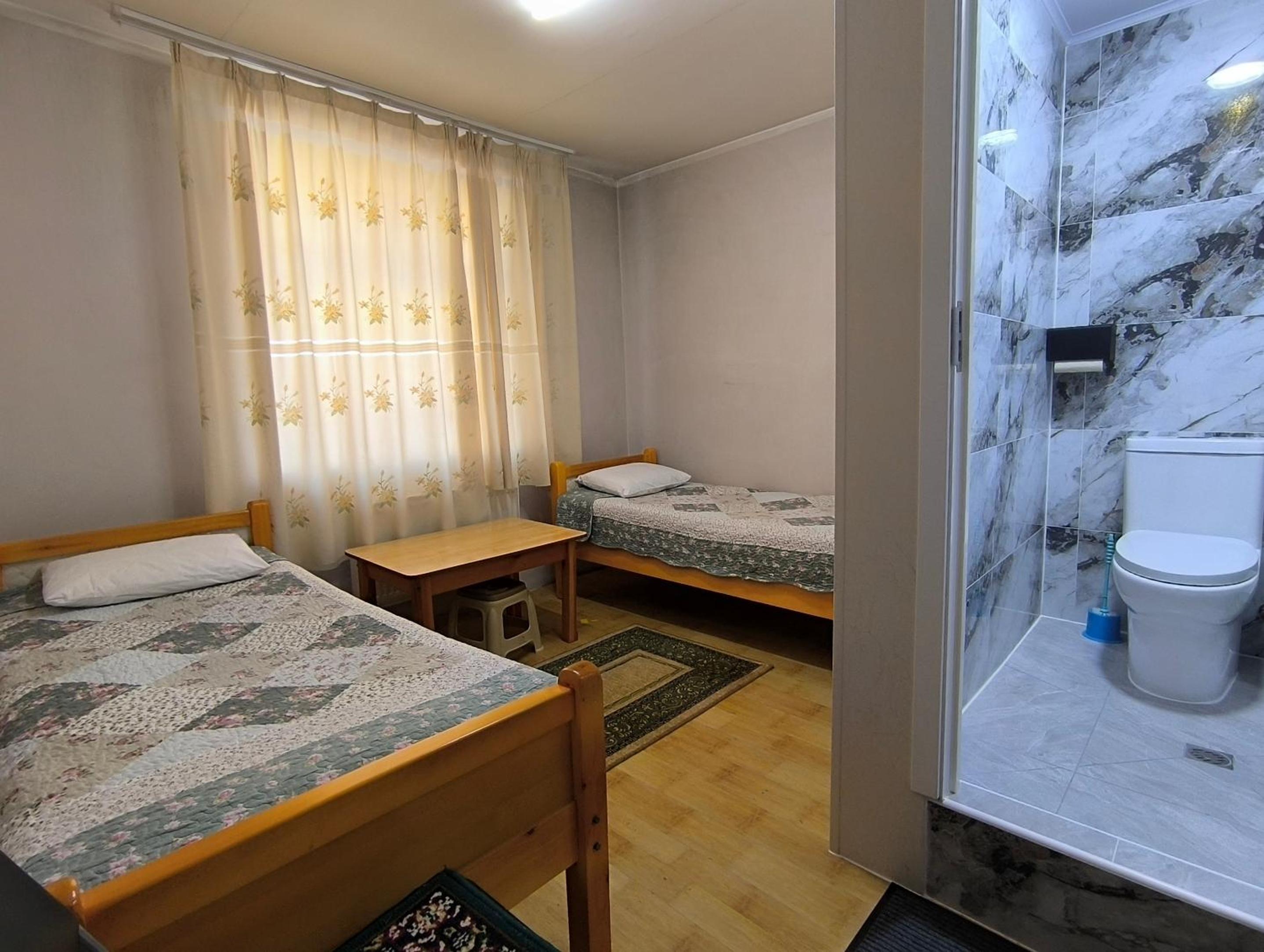 Twin Room with Private Bathroom photo 1