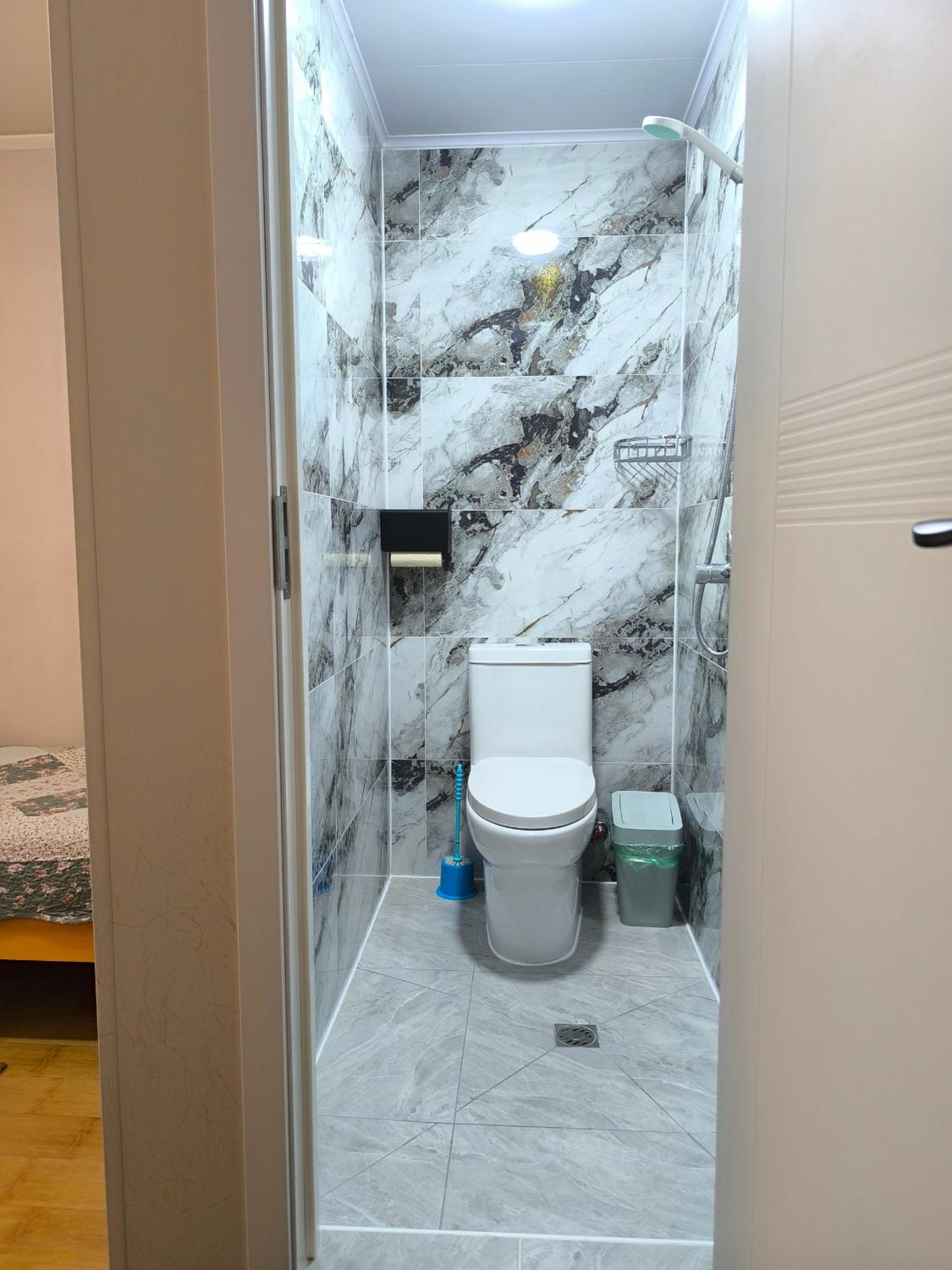 Twin Room with Private Bathroom photo 2
