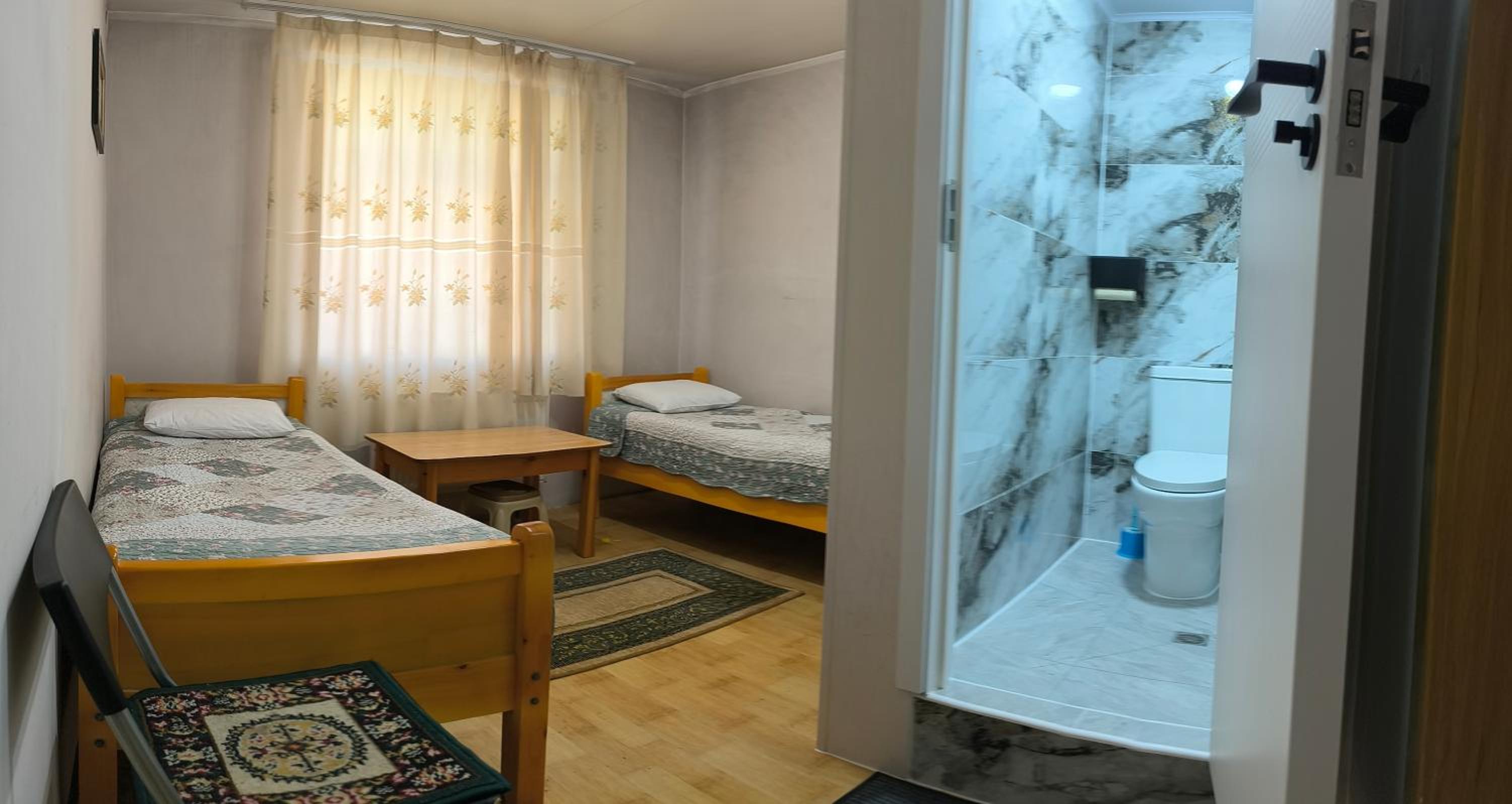 Twin Room with Private Bathroom photo 3