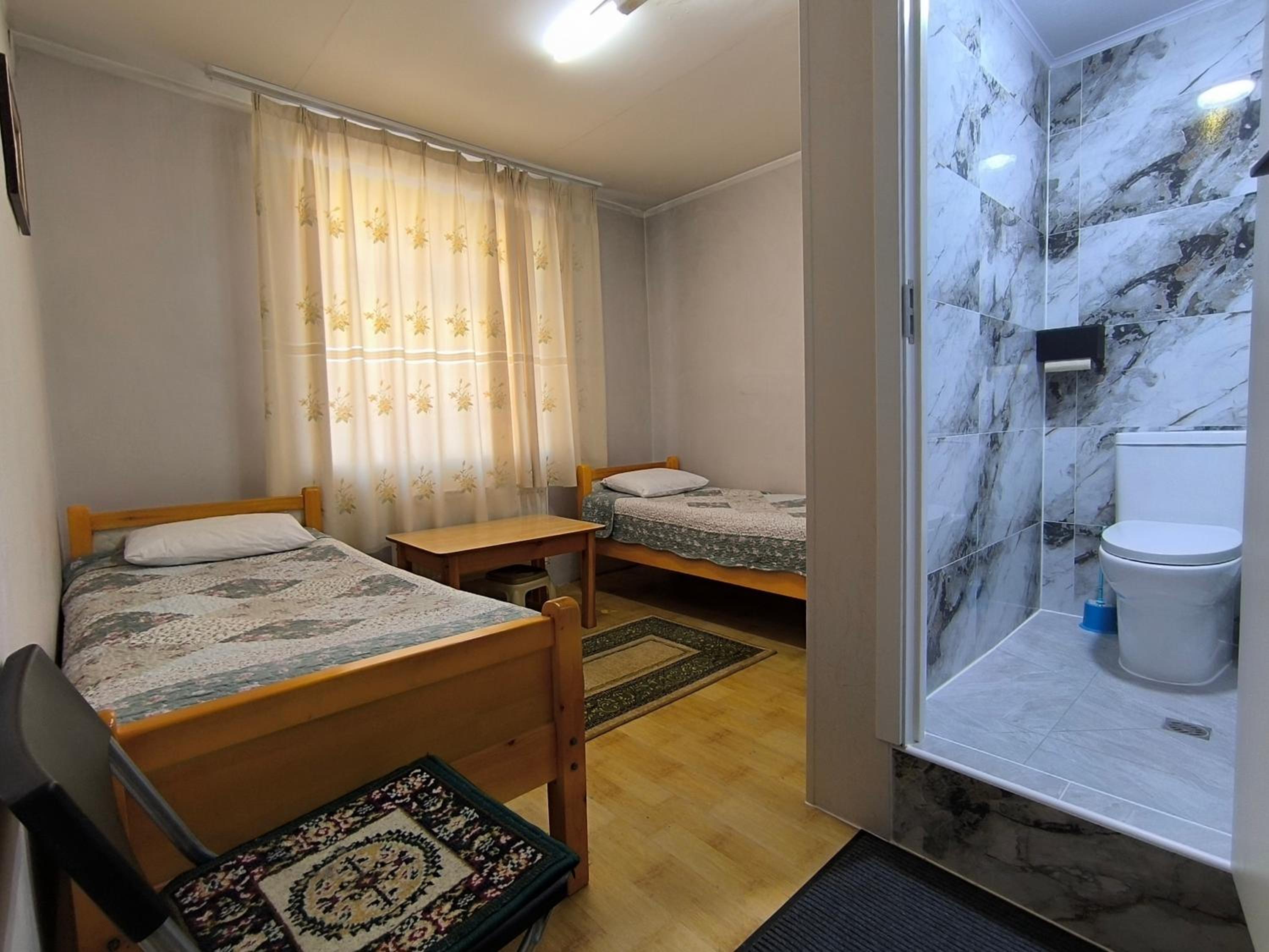 Twin Room with Private Bathroom photo 1