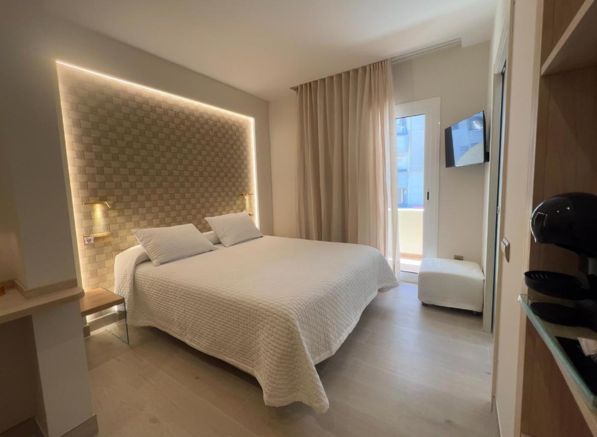 Deluxe Double Room with Balcony photo 3