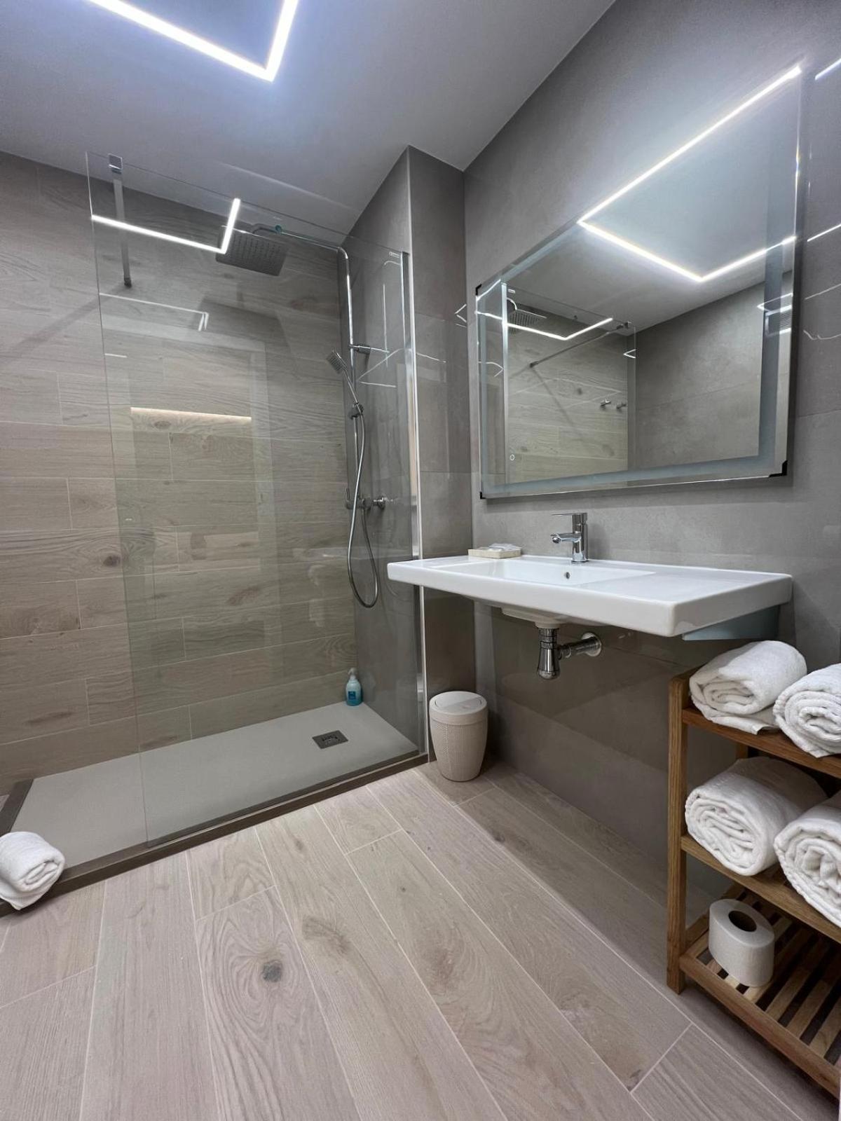 Deluxe Double Room with Balcony photo 2