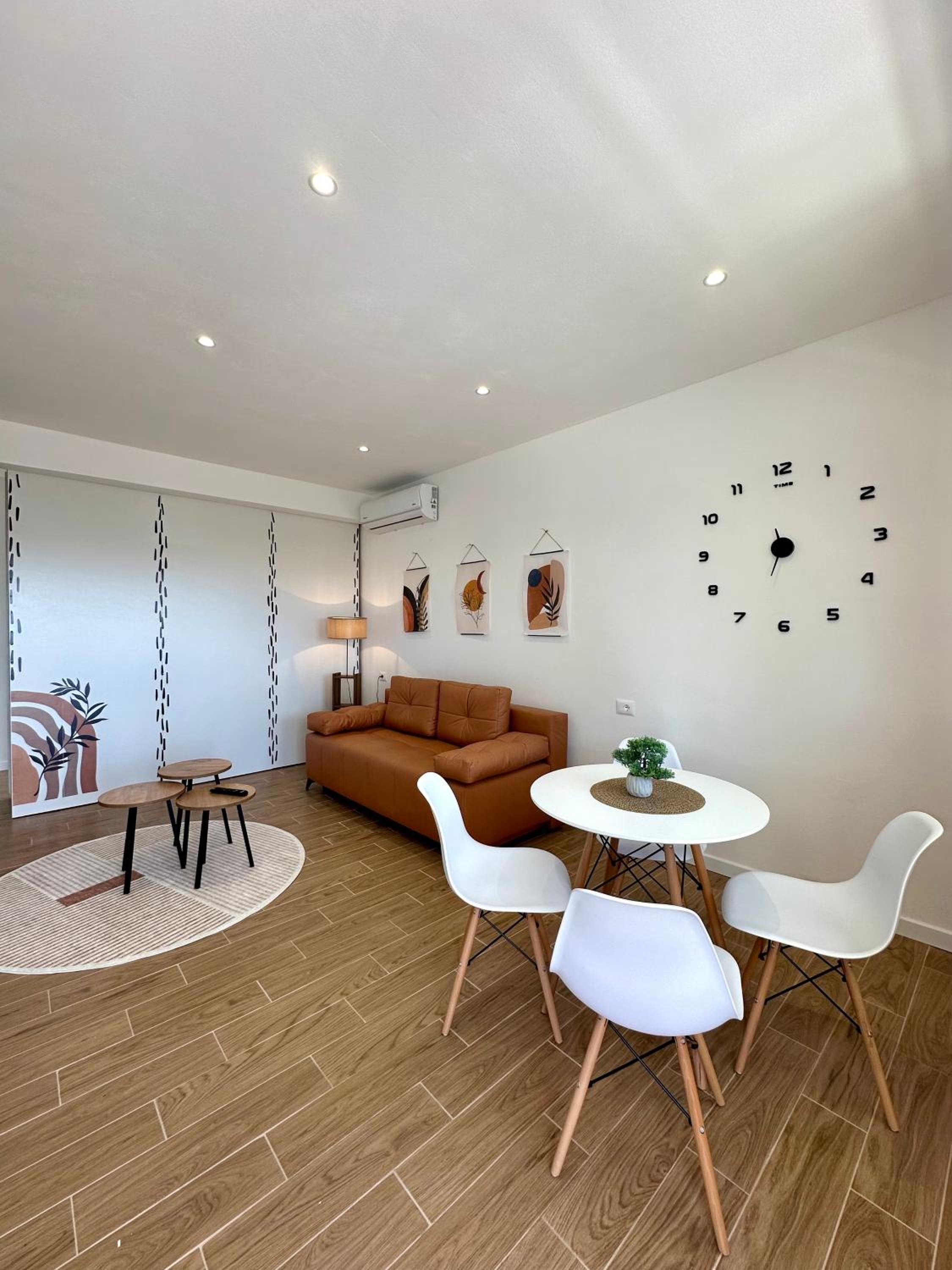 One-Bedroom Apartment with Terrace photo 1