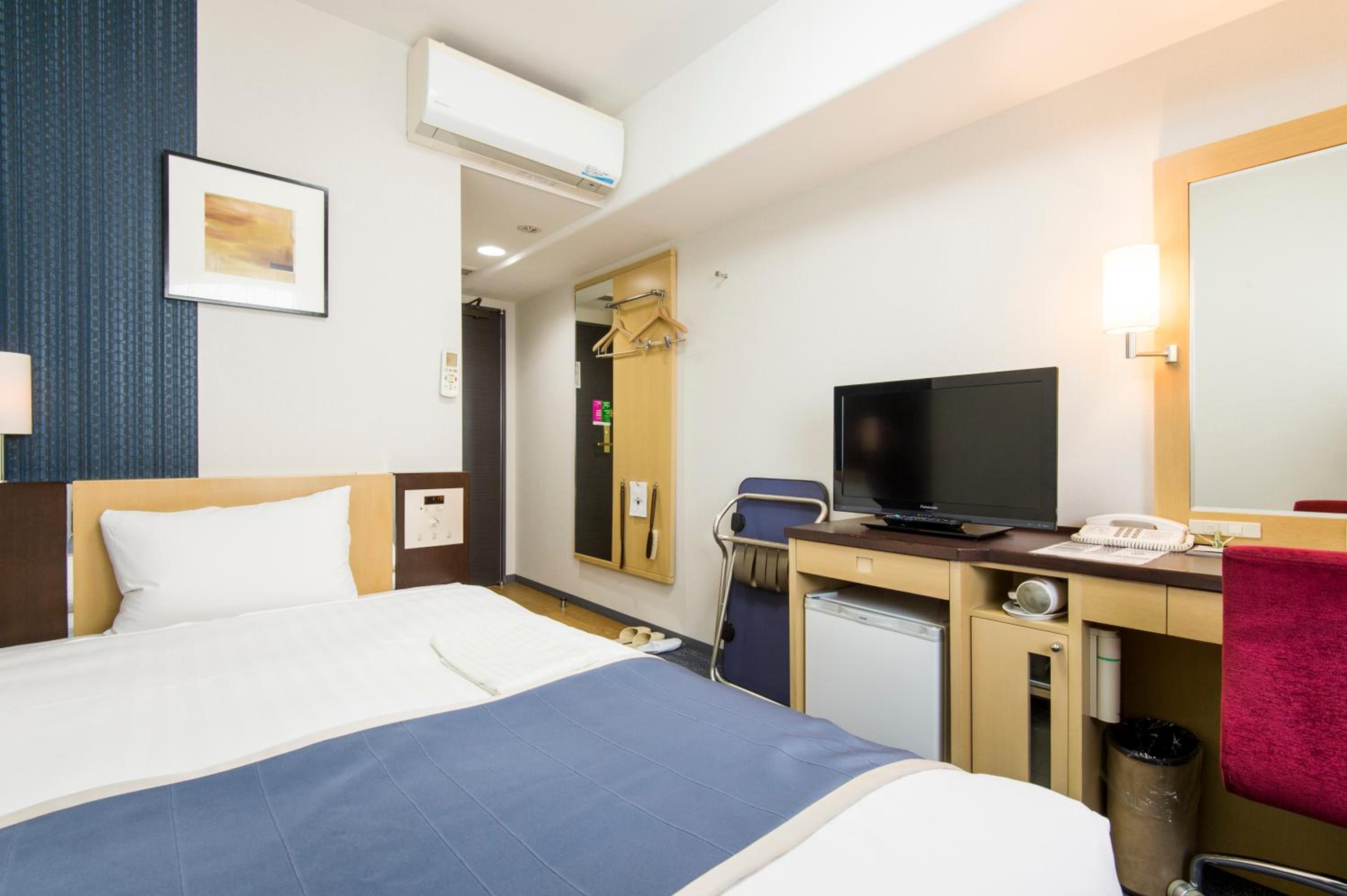 Single Room (One 47 in Bed) - Smoking photo 1