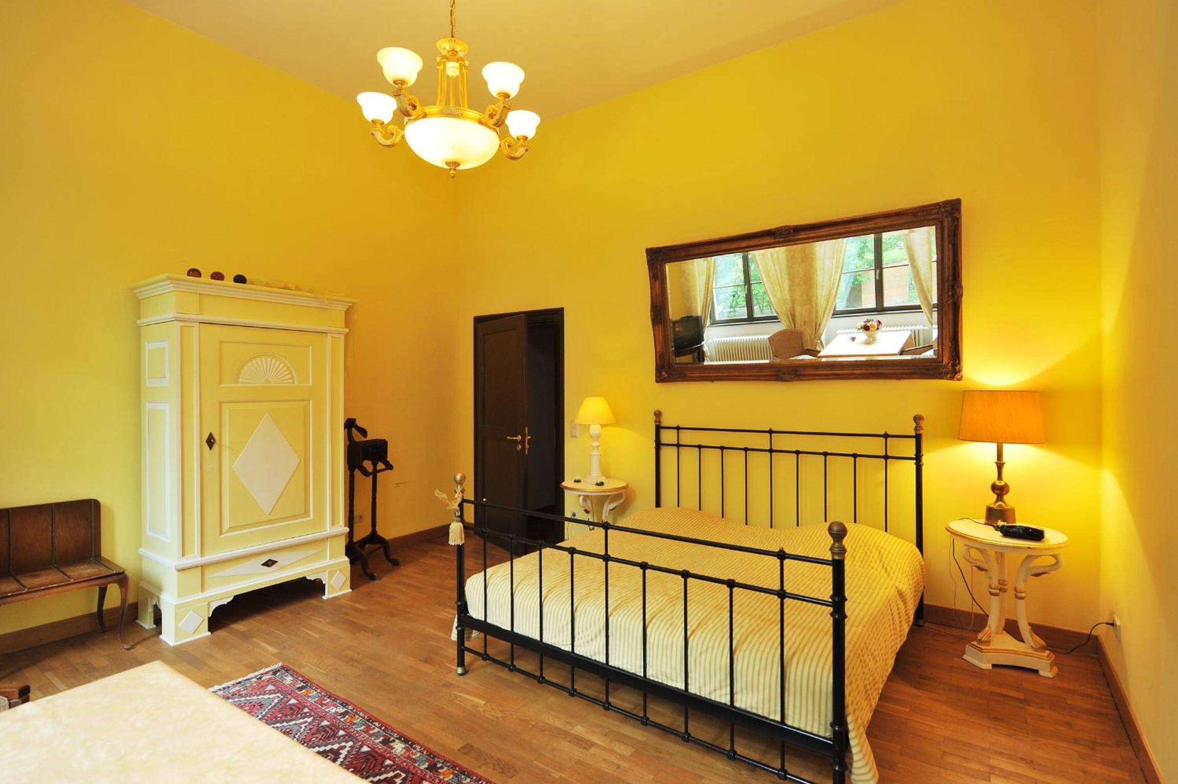Classic Family Room - Photo 5