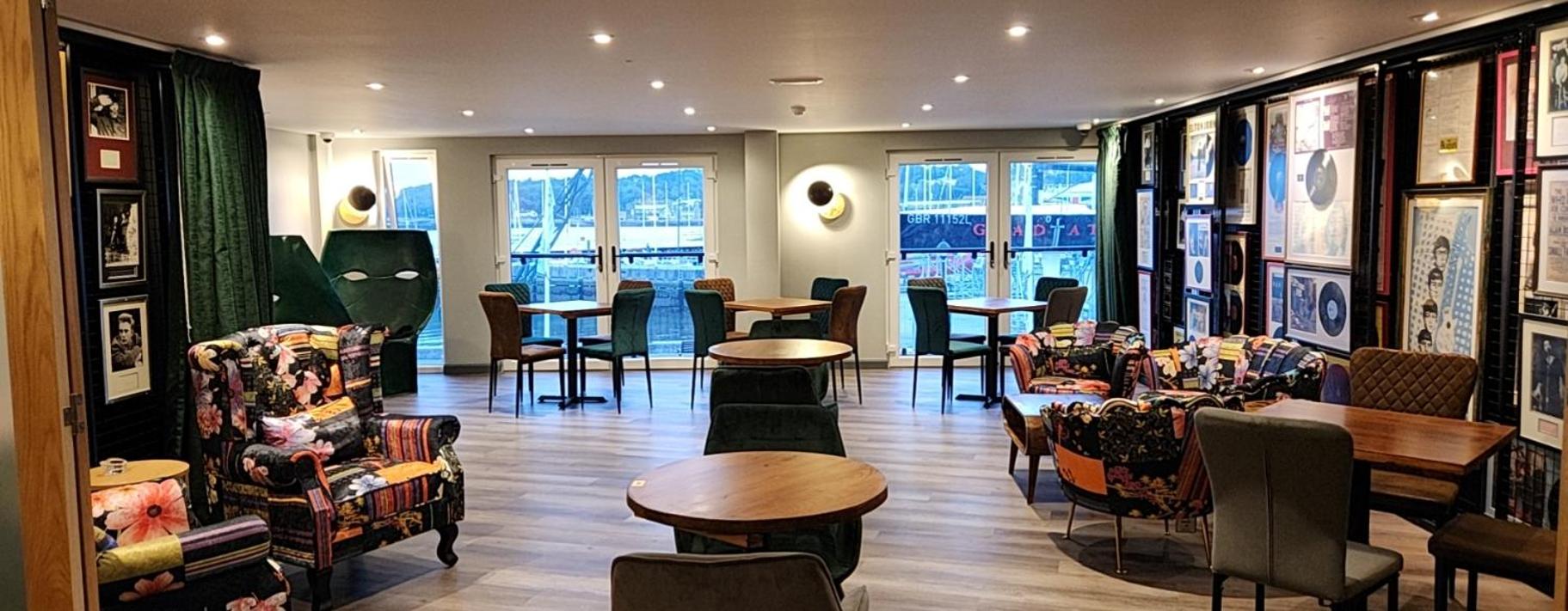 Deluxe King with Sea View - Photo 8