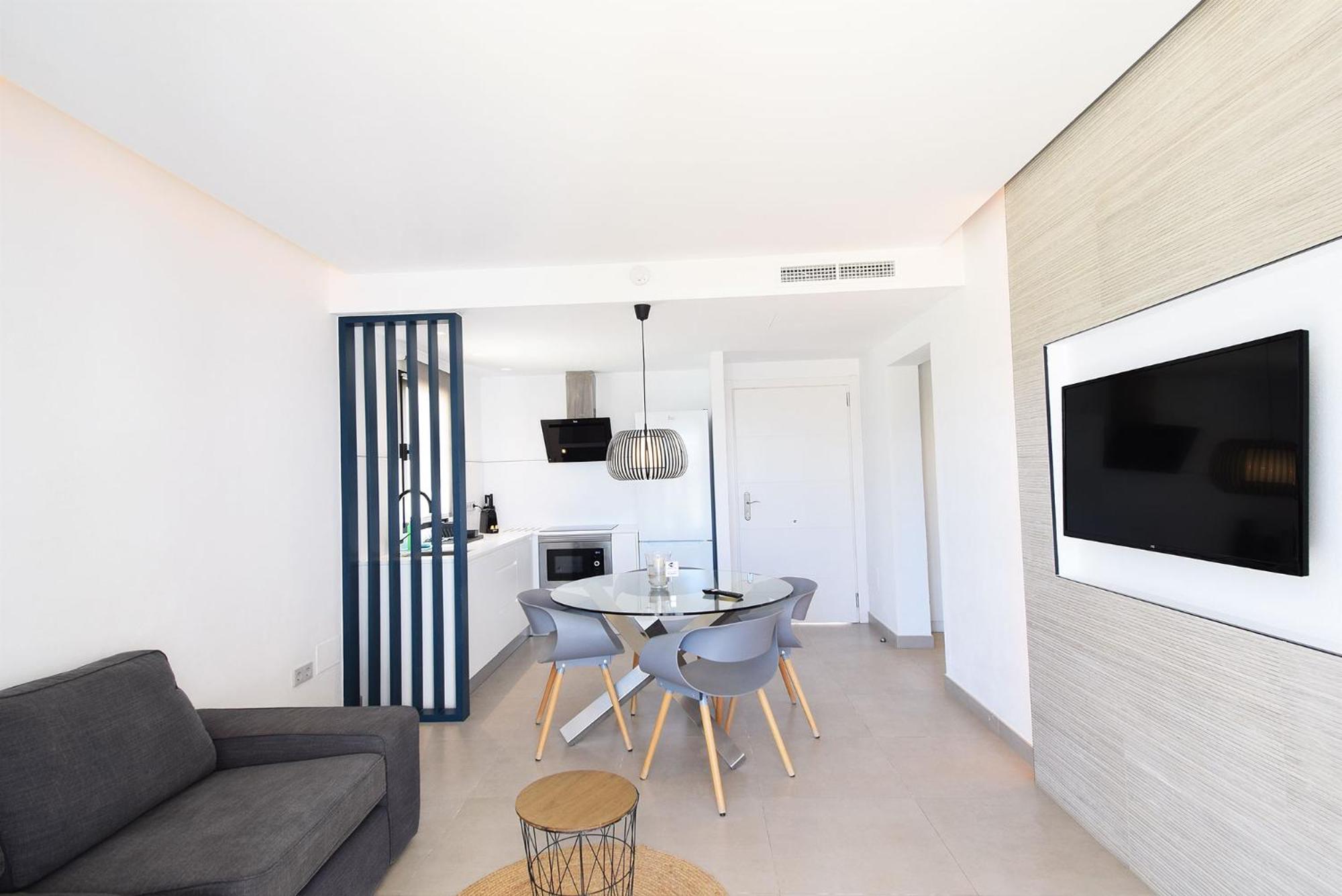 One-Bedroom Apartment - Refurbished photo 2