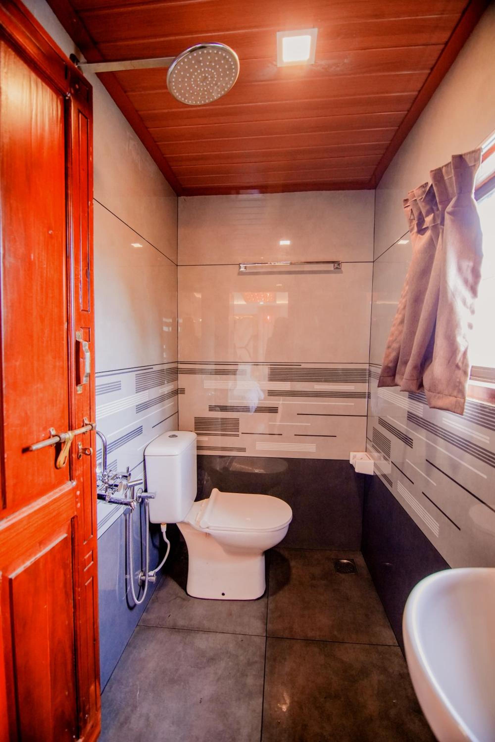 Double Room with Lake View - Photo 8