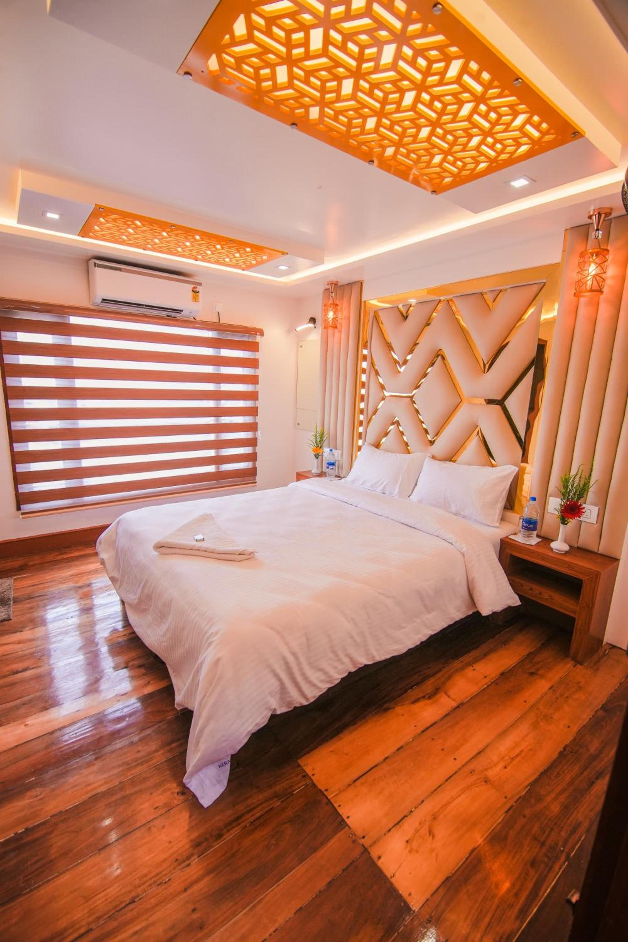 Double Room with Lake View - Photo 6